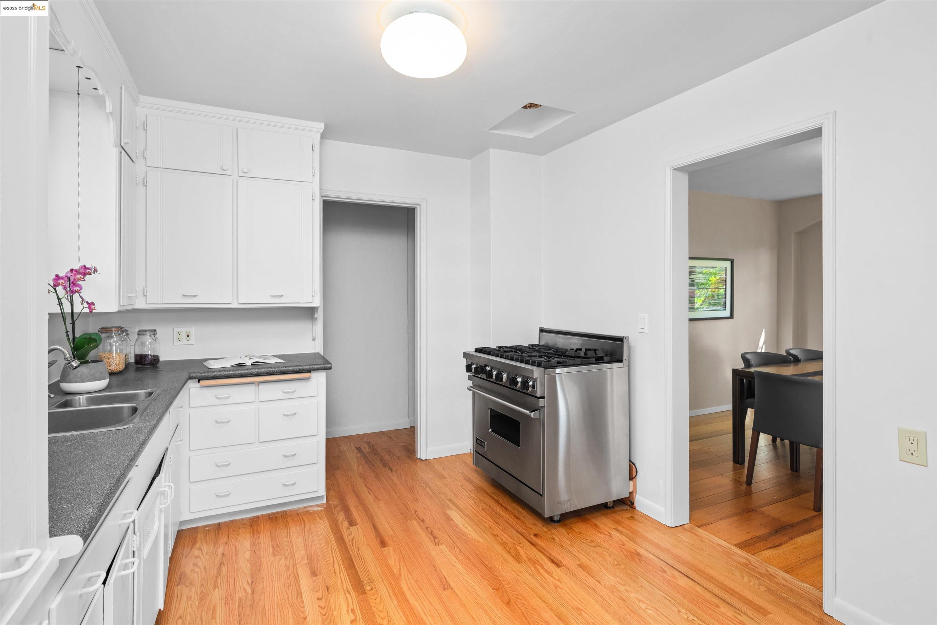 Detail Gallery Image 19 of 58 For 1067 Neilson St, Albany,  CA 94706 - 3 Beds | 1/1 Baths