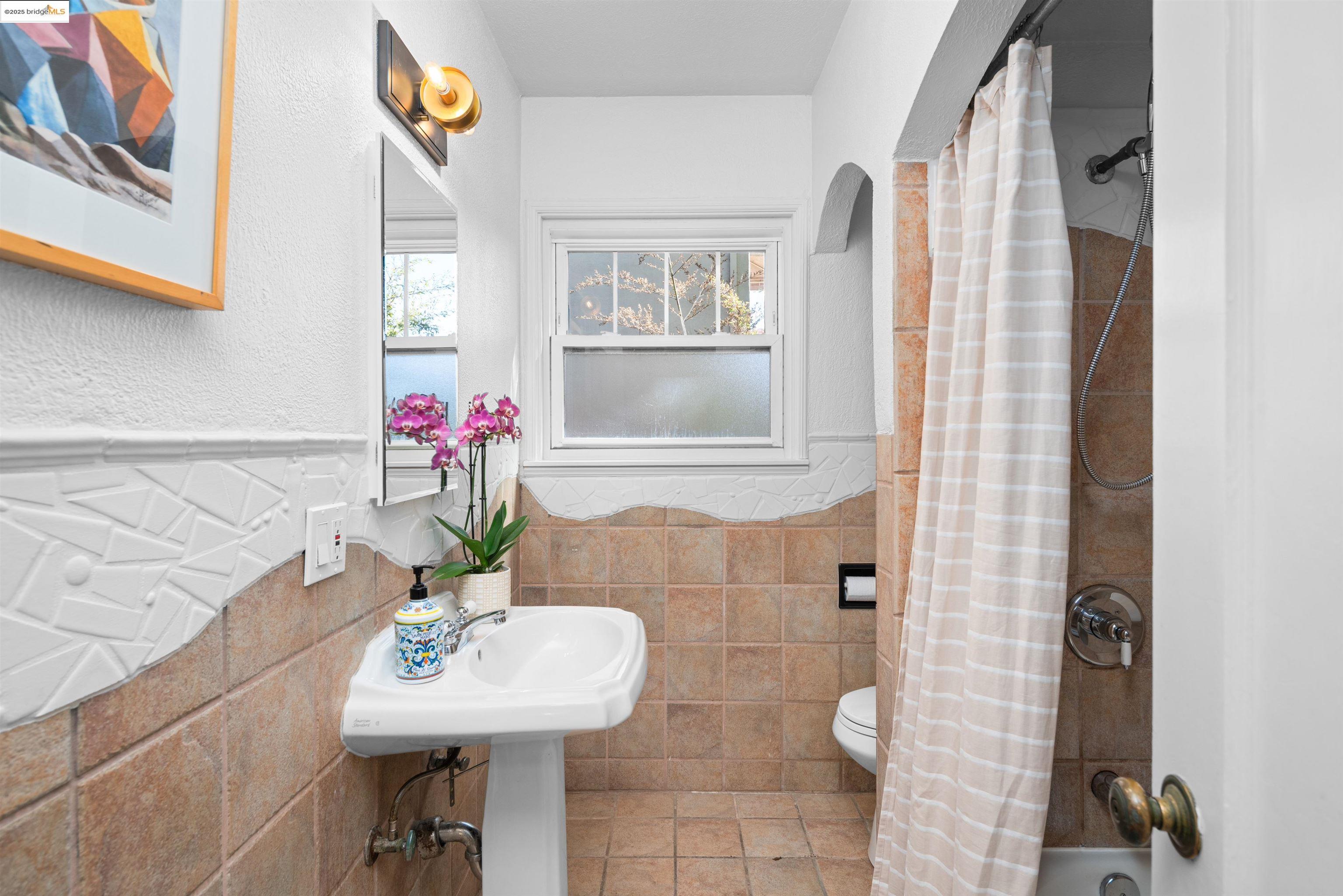 Detail Gallery Image 24 of 58 For 1067 Neilson St, Albany,  CA 94706 - 3 Beds | 1/1 Baths