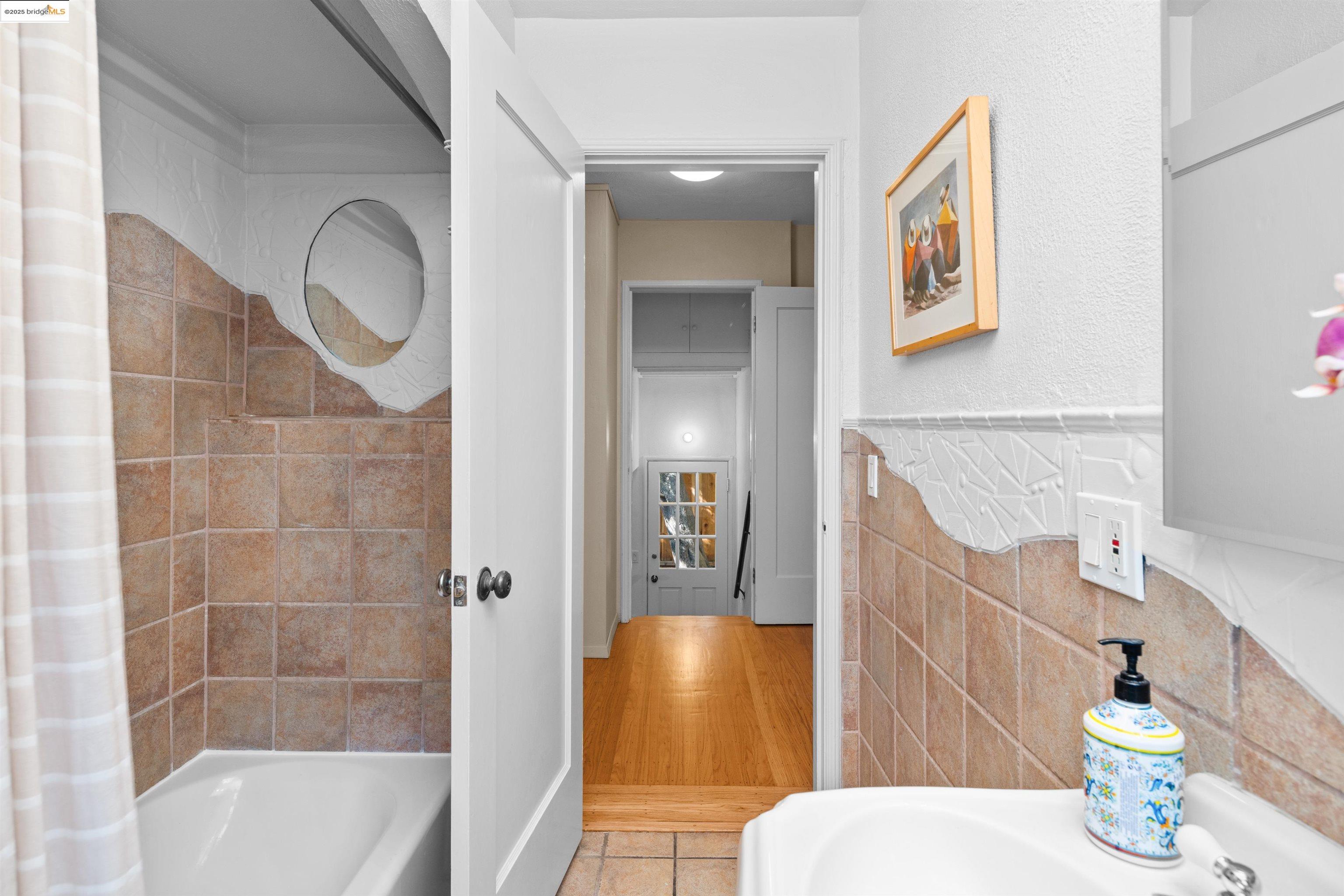 Detail Gallery Image 25 of 58 For 1067 Neilson St, Albany,  CA 94706 - 3 Beds | 1/1 Baths