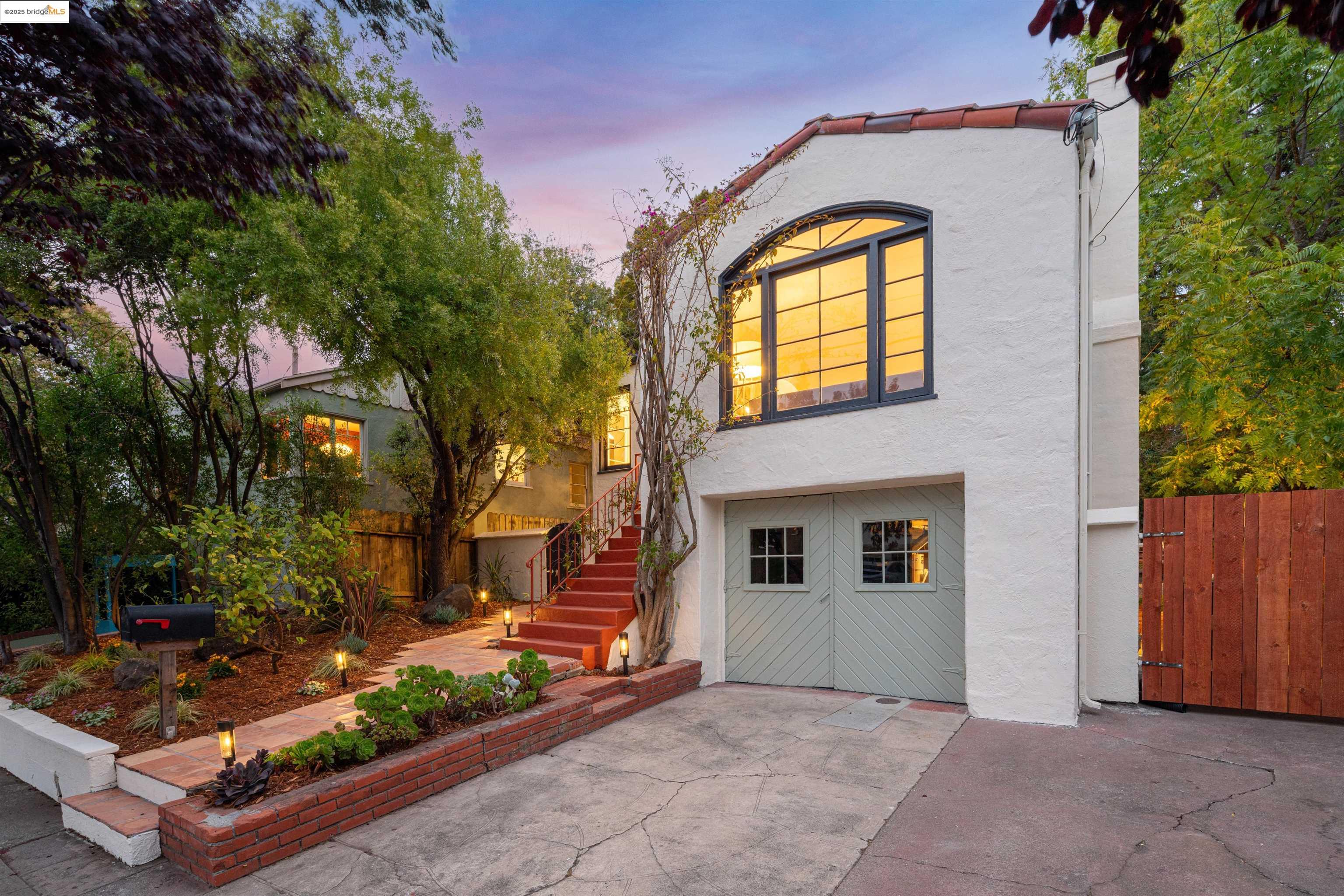 Detail Gallery Image 4 of 58 For 1067 Neilson St, Albany,  CA 94706 - 3 Beds | 1/1 Baths
