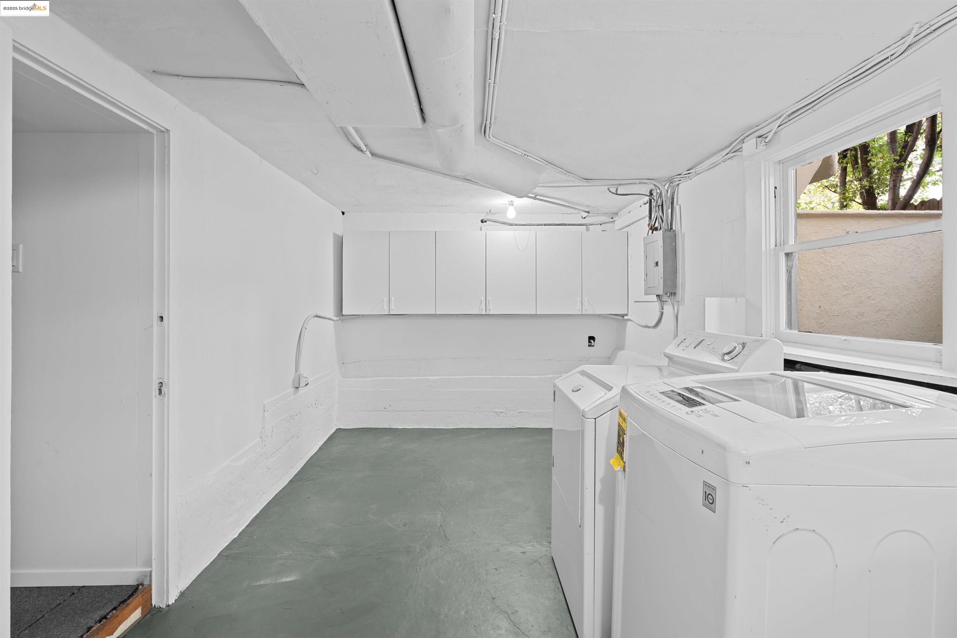 Detail Gallery Image 31 of 58 For 1067 Neilson St, Albany,  CA 94706 - 3 Beds | 1/1 Baths