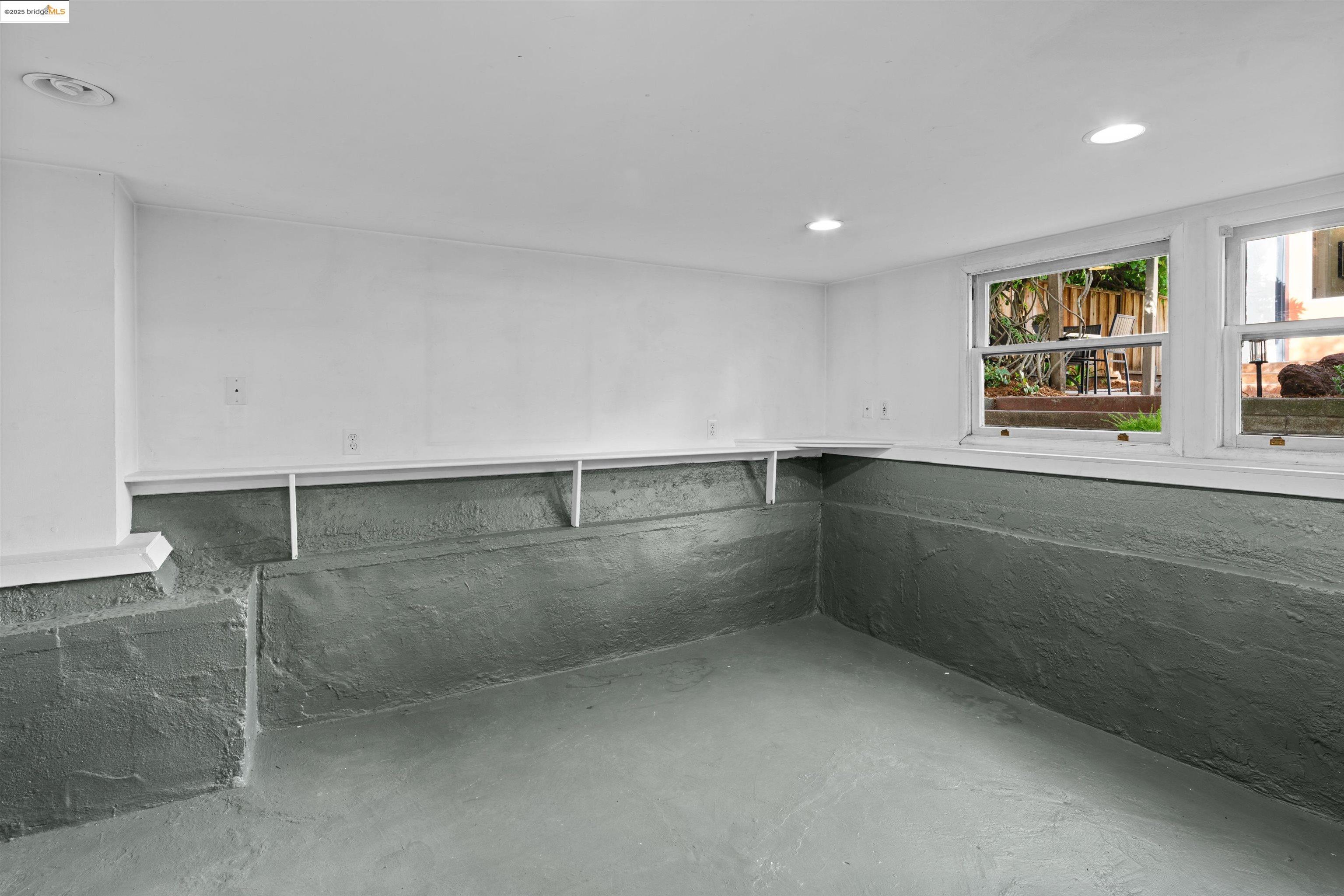 Detail Gallery Image 37 of 58 For 1067 Neilson St, Albany,  CA 94706 - 3 Beds | 1/1 Baths