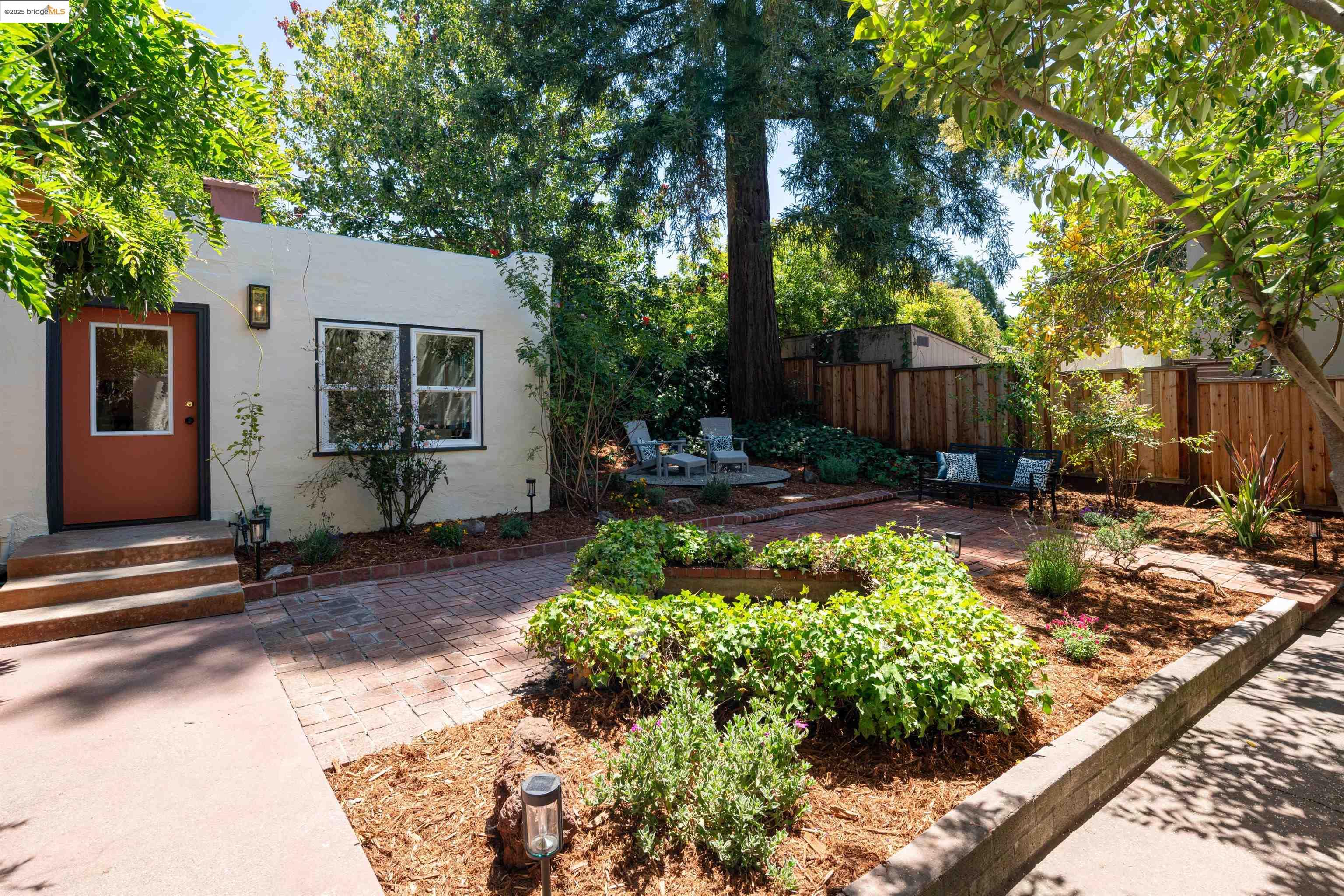 Detail Gallery Image 38 of 58 For 1067 Neilson St, Albany,  CA 94706 - 3 Beds | 1/1 Baths