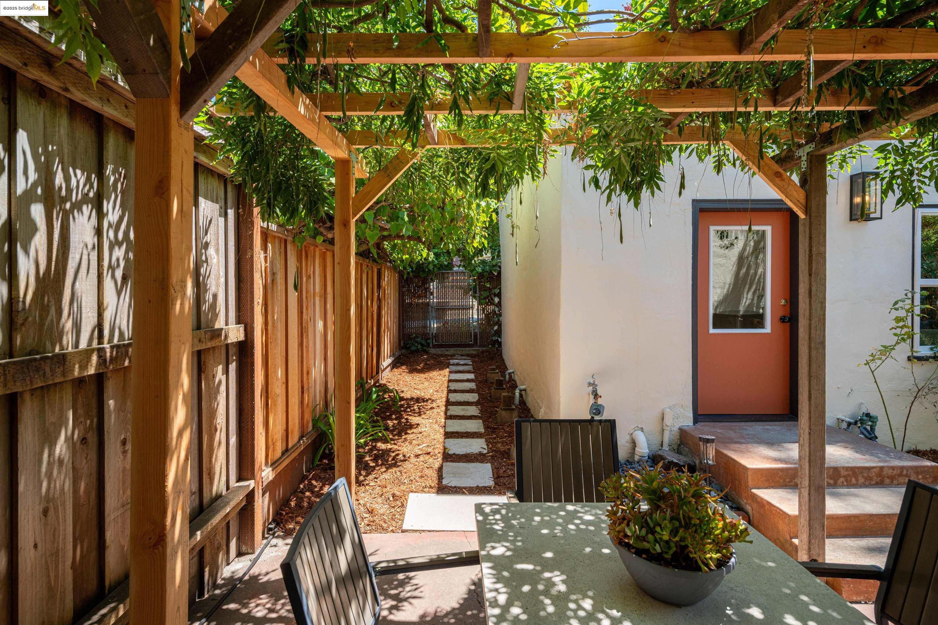 Detail Gallery Image 39 of 58 For 1067 Neilson St, Albany,  CA 94706 - 3 Beds | 1/1 Baths