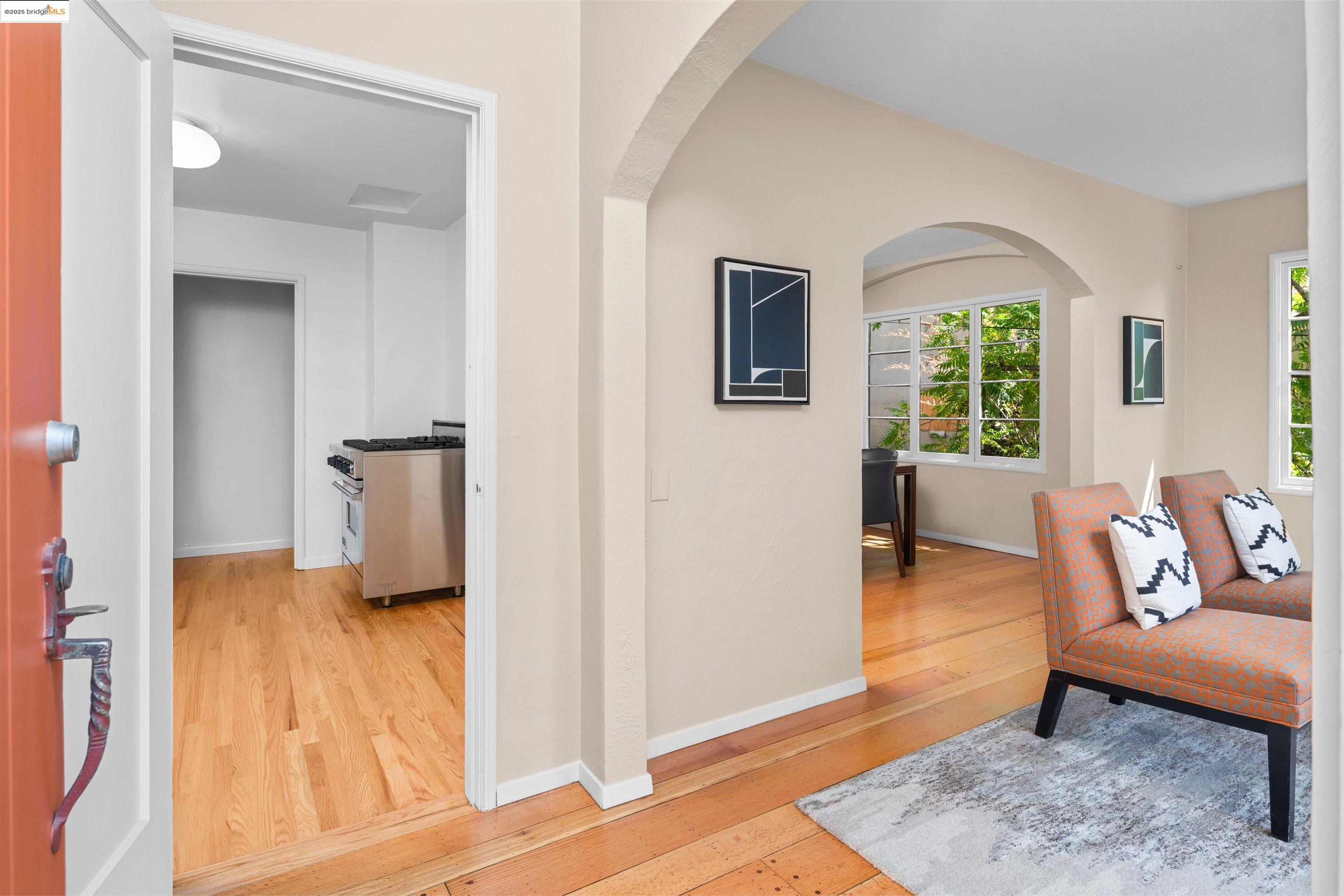 Detail Gallery Image 5 of 58 For 1067 Neilson St, Albany,  CA 94706 - 3 Beds | 1/1 Baths