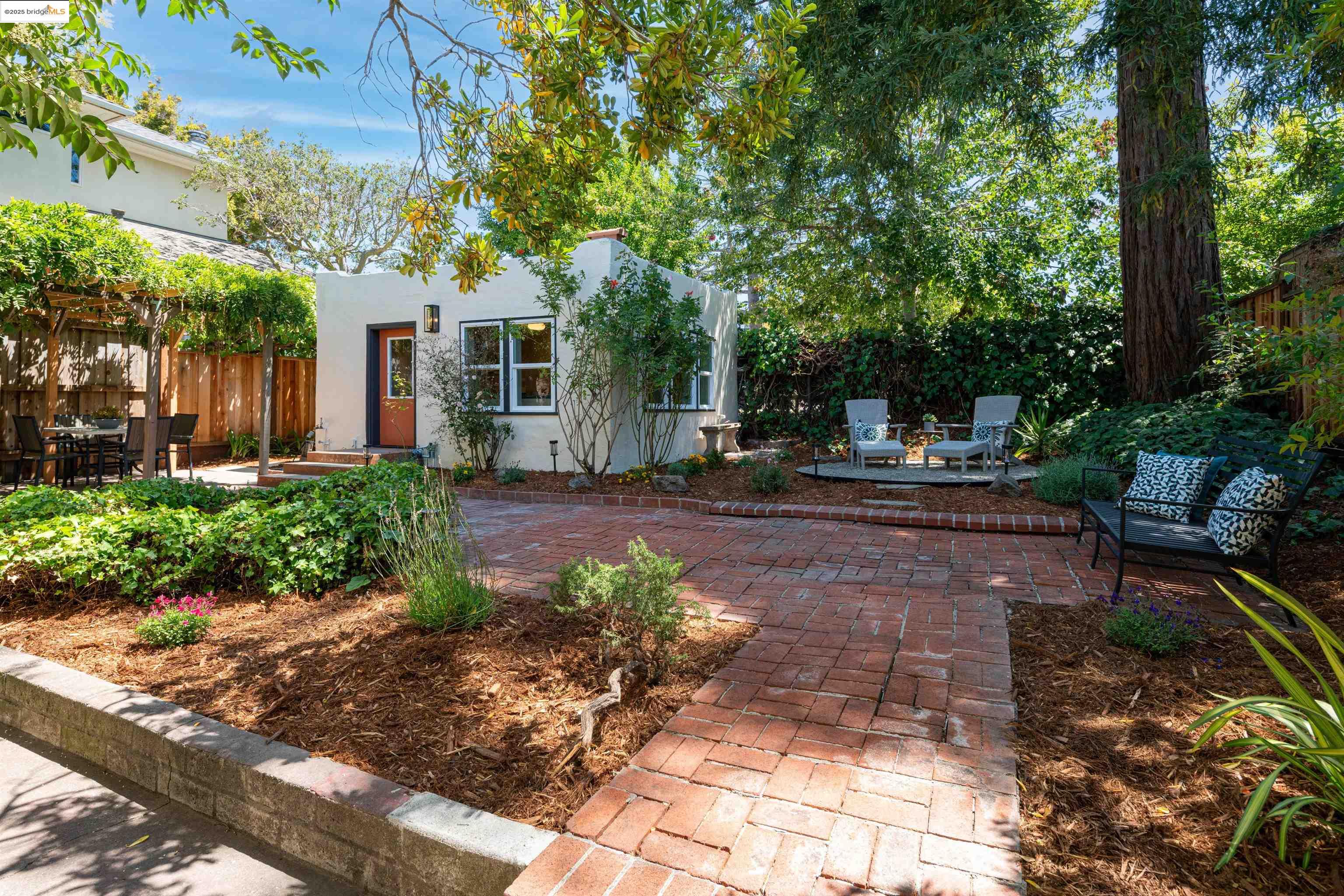 Detail Gallery Image 41 of 58 For 1067 Neilson St, Albany,  CA 94706 - 3 Beds | 1/1 Baths