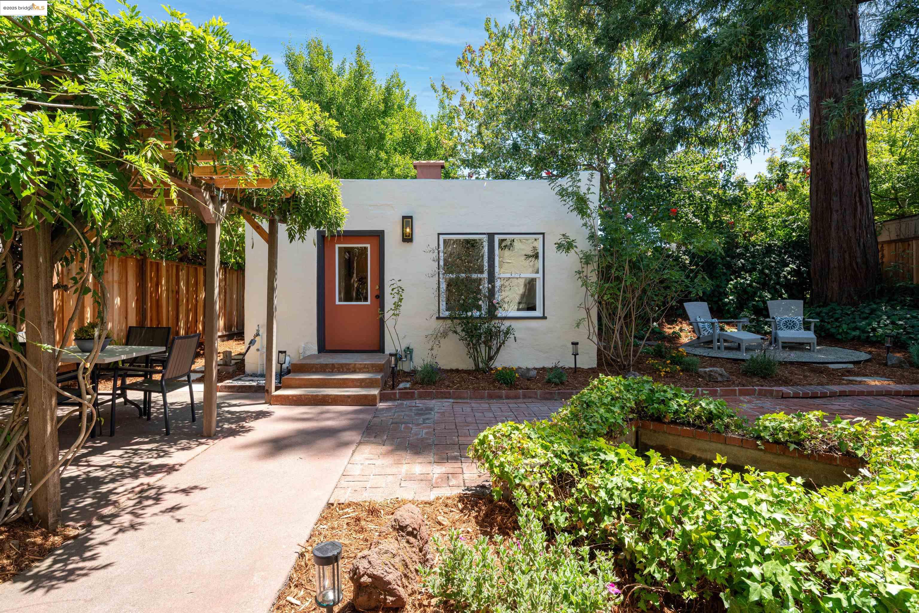 Detail Gallery Image 42 of 58 For 1067 Neilson St, Albany,  CA 94706 - 3 Beds | 1/1 Baths