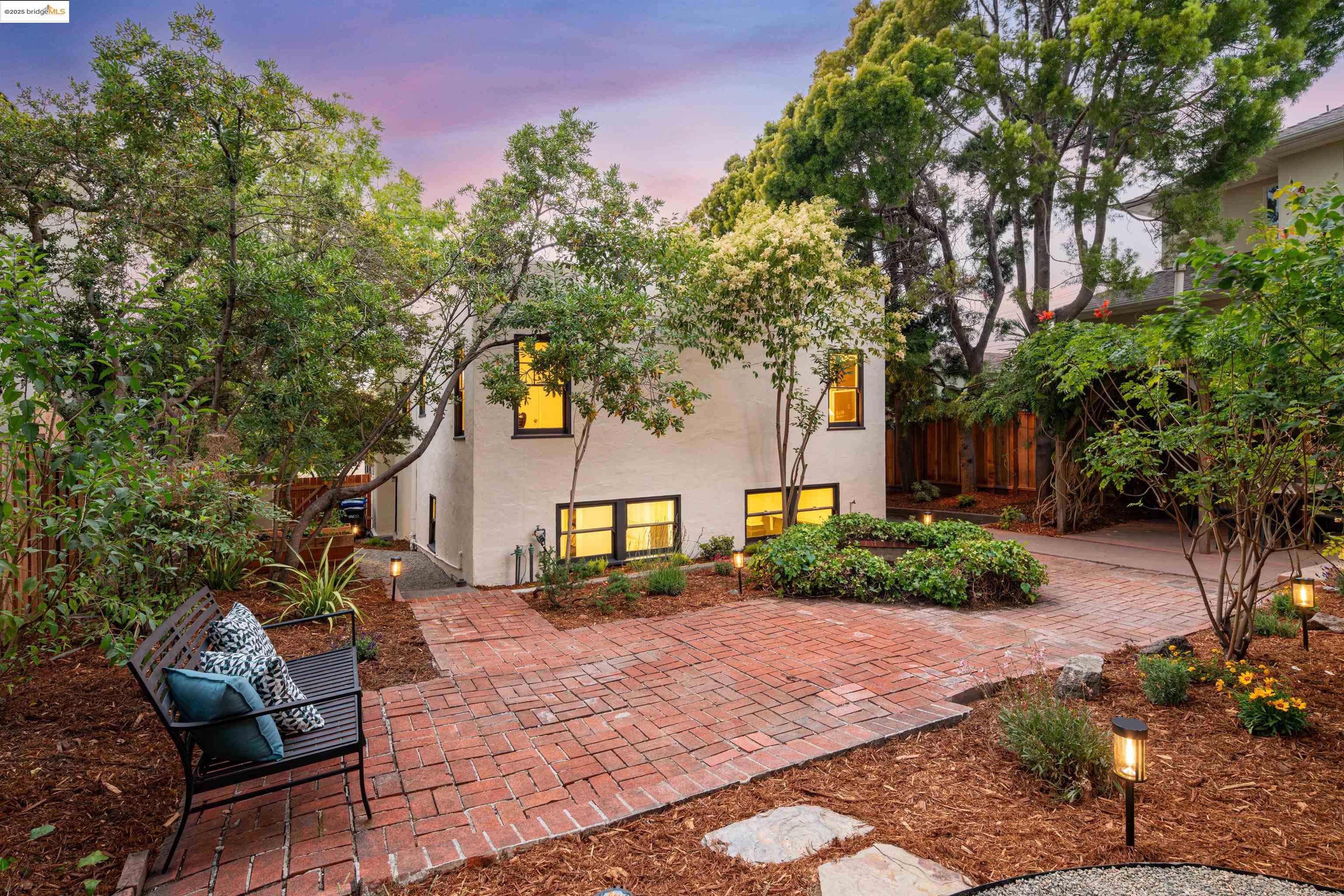 Detail Gallery Image 50 of 58 For 1067 Neilson St, Albany,  CA 94706 - 3 Beds | 1/1 Baths