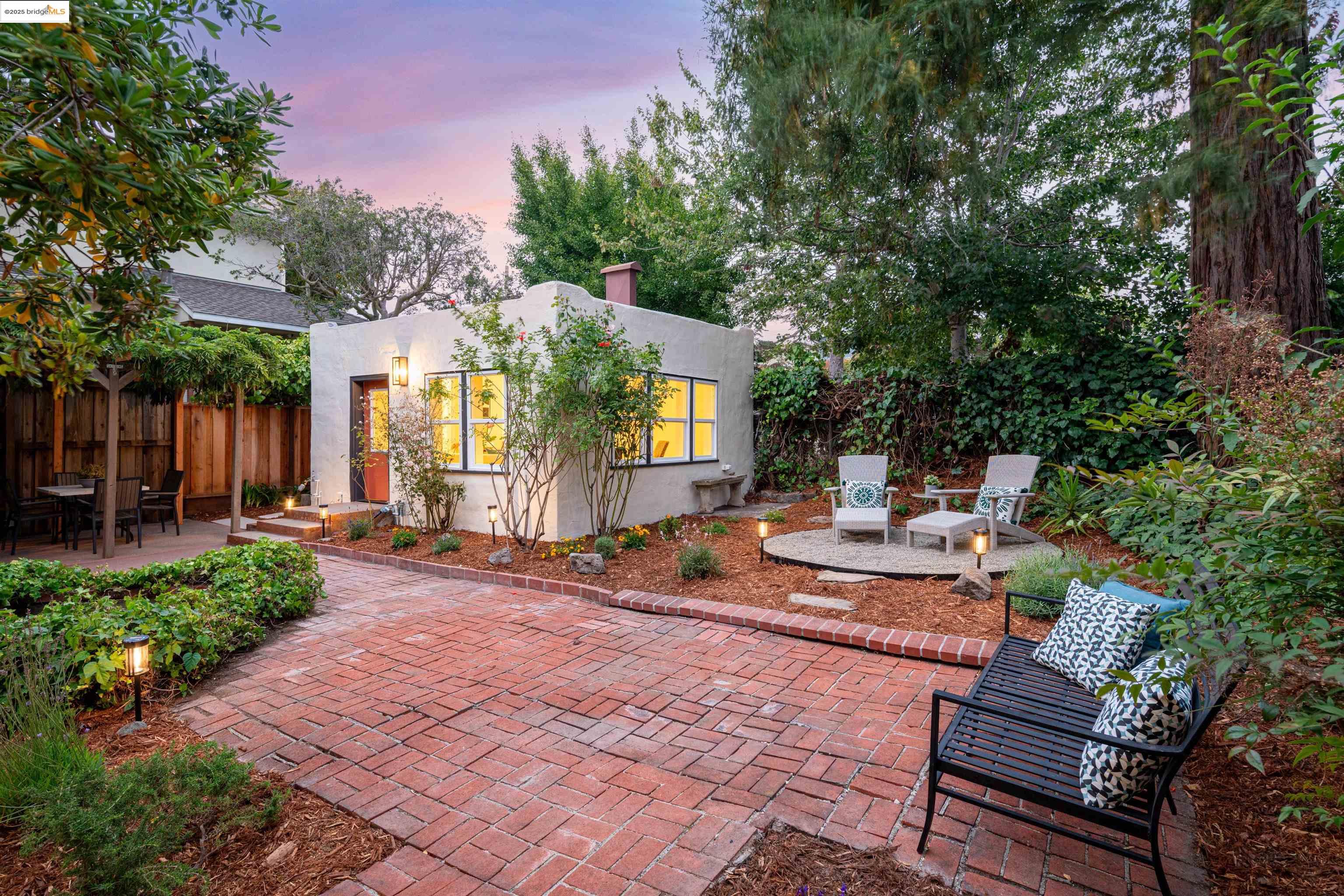 Detail Gallery Image 51 of 58 For 1067 Neilson St, Albany,  CA 94706 - 3 Beds | 1/1 Baths