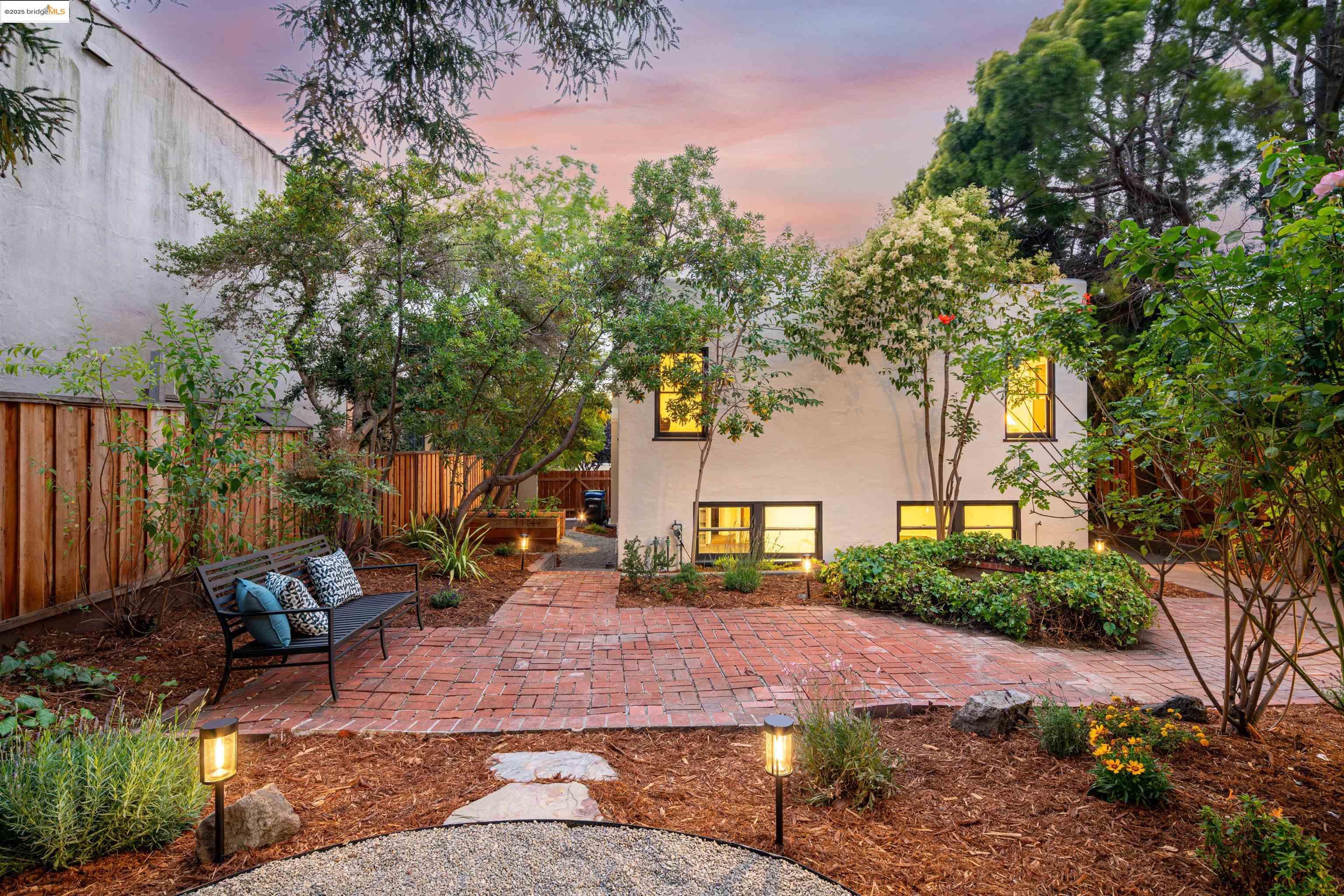 Detail Gallery Image 52 of 58 For 1067 Neilson St, Albany,  CA 94706 - 3 Beds | 1/1 Baths