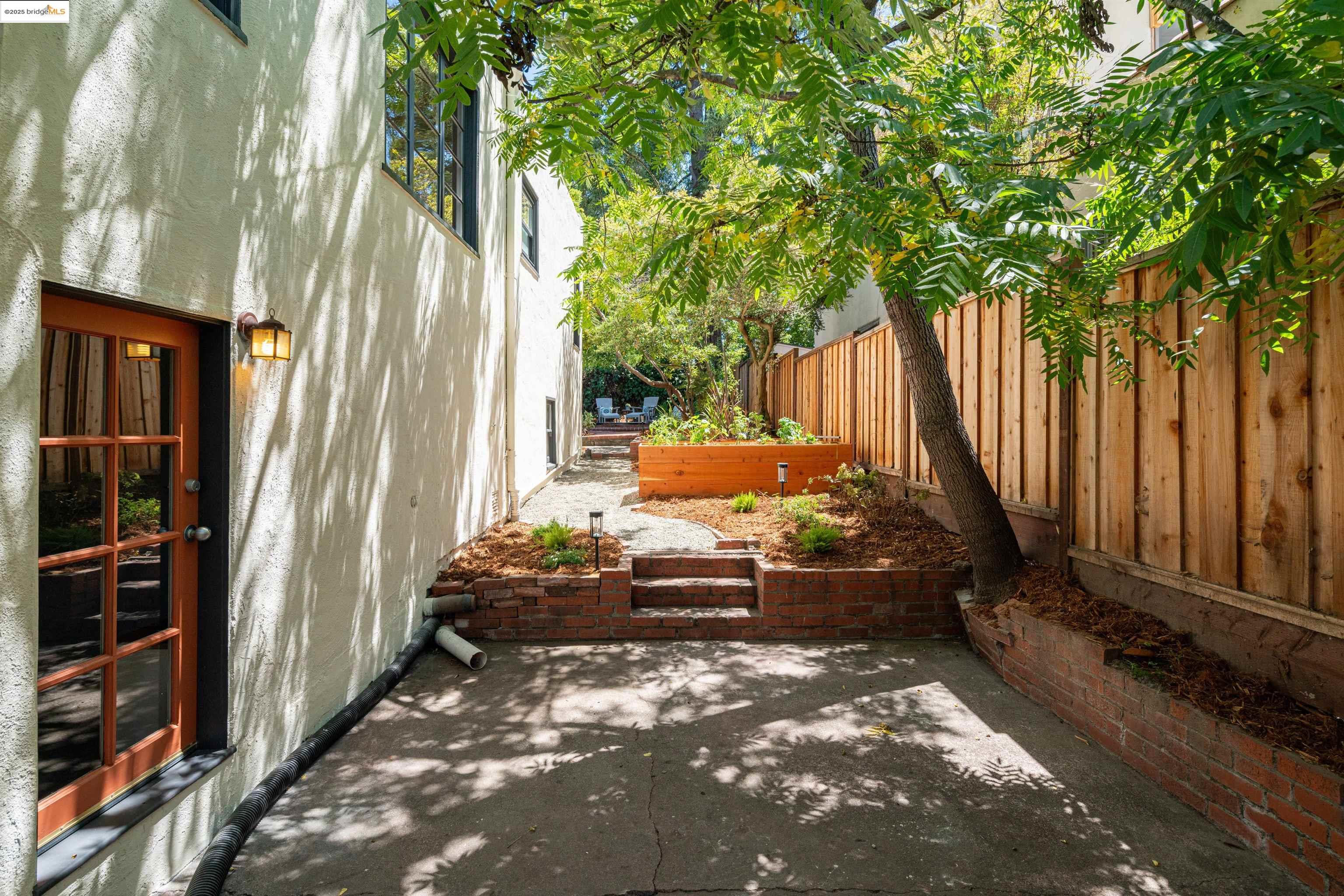Detail Gallery Image 53 of 58 For 1067 Neilson St, Albany,  CA 94706 - 3 Beds | 1/1 Baths
