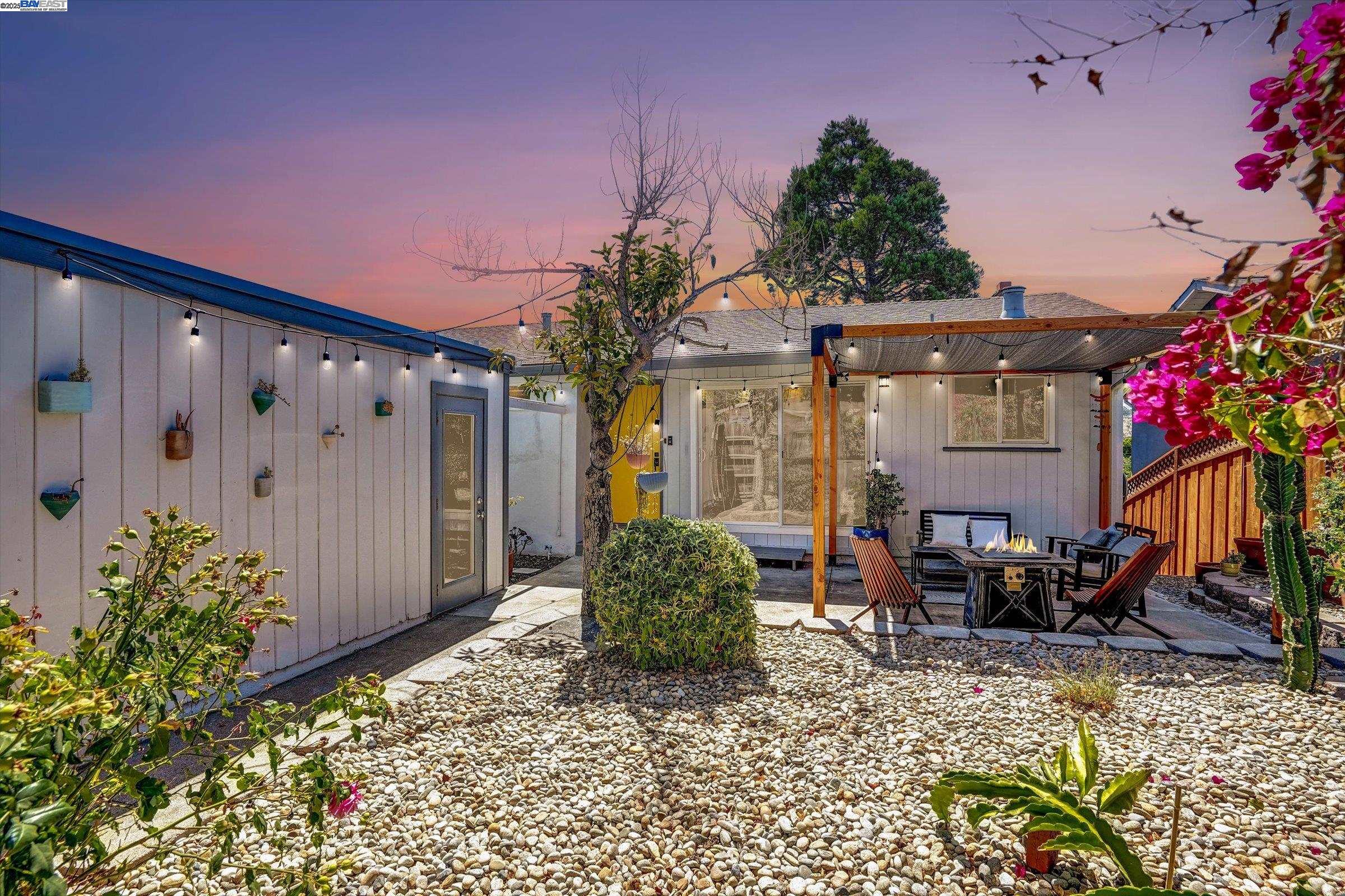 Detail Gallery Image 2 of 49 For 2540 Moyers Rd, Richmond,  CA 94806 - 4 Beds | 2 Baths