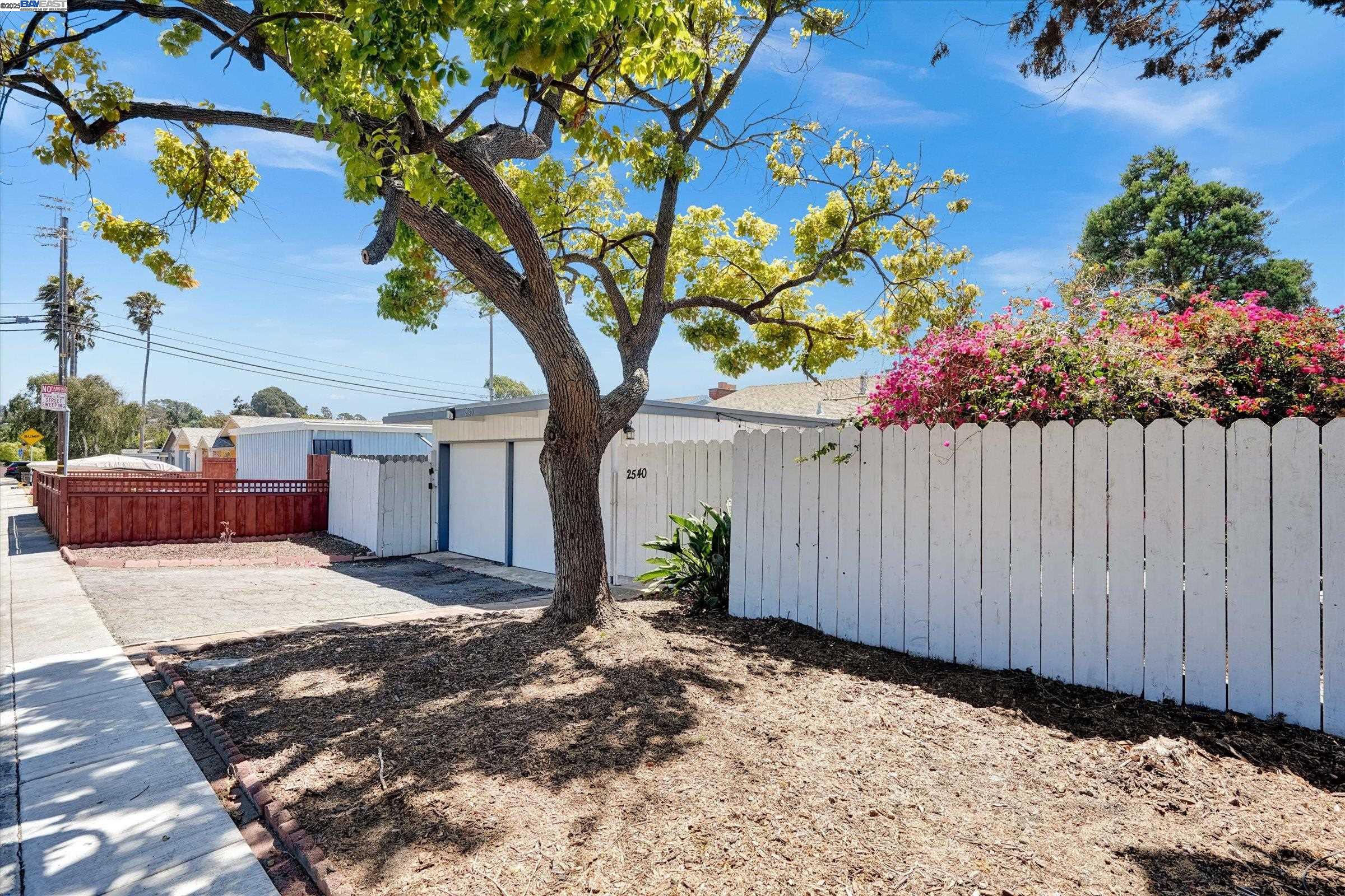 Detail Gallery Image 5 of 49 For 2540 Moyers Rd, Richmond,  CA 94806 - 4 Beds | 2 Baths