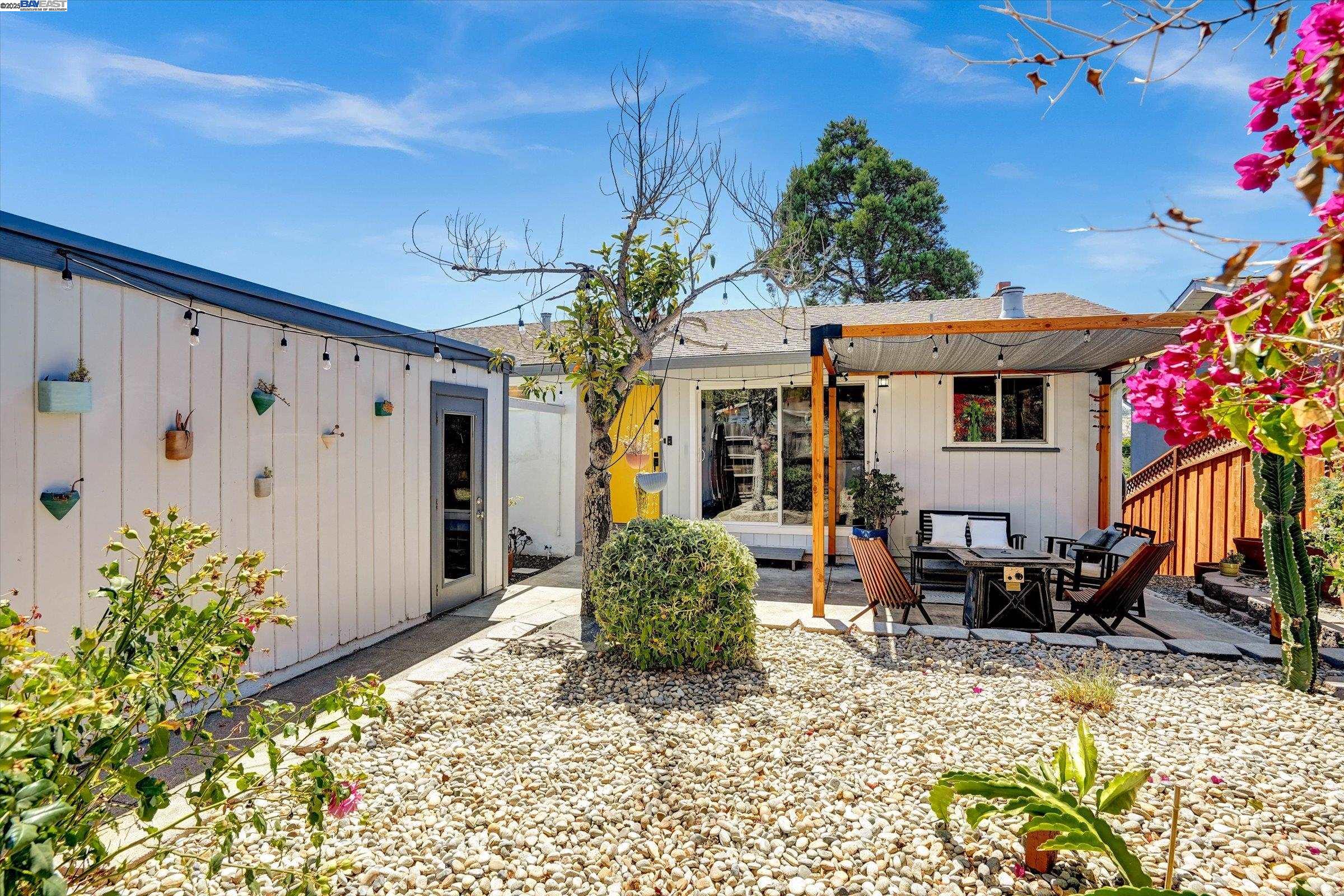 Detail Gallery Image 7 of 49 For 2540 Moyers Rd, Richmond,  CA 94806 - 4 Beds | 2 Baths
