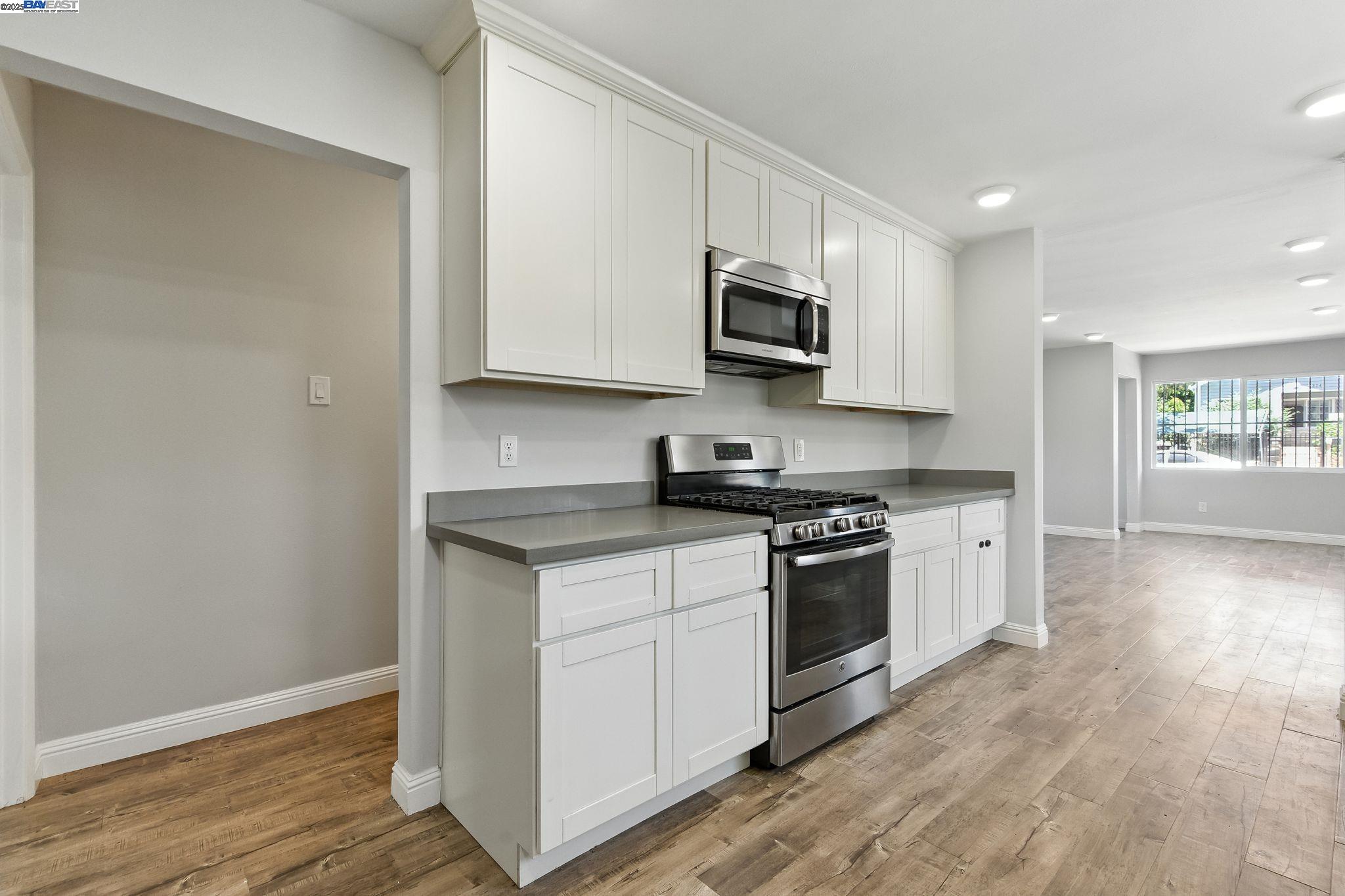 Detail Gallery Image 12 of 22 For 5821 E 17th Street, Oakland,  CA 94621 - – Beds | – Baths