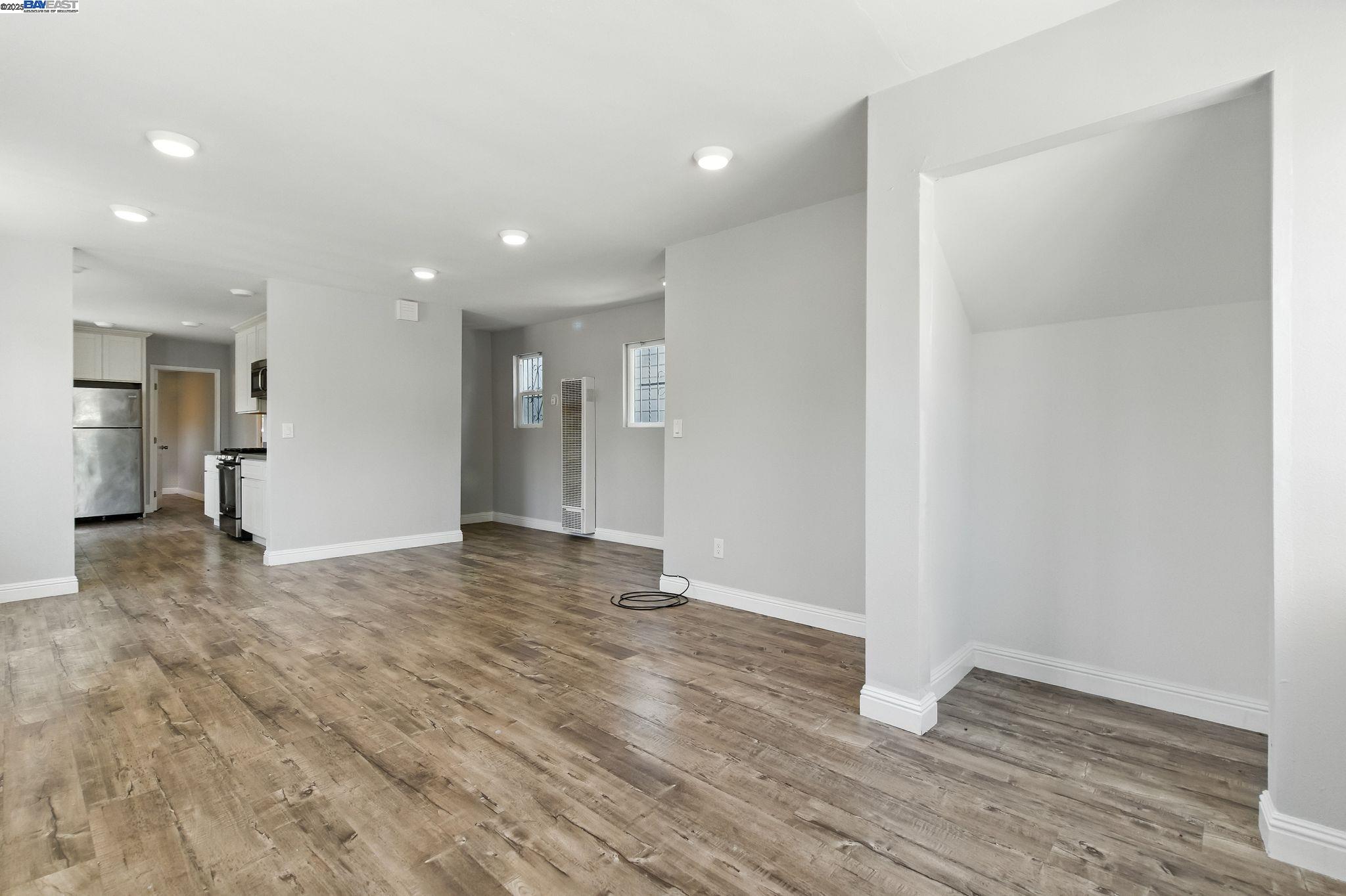 Detail Gallery Image 7 of 22 For 5821 E 17th Street, Oakland,  CA 94621 - – Beds | – Baths