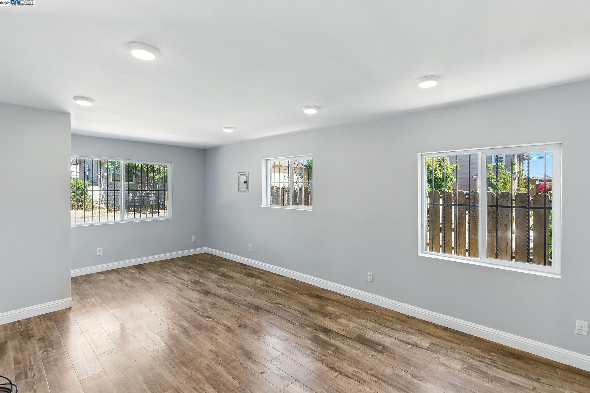 Detail Gallery Image 9 of 22 For 5821 E 17th Street, Oakland,  CA 94621 - – Beds | – Baths