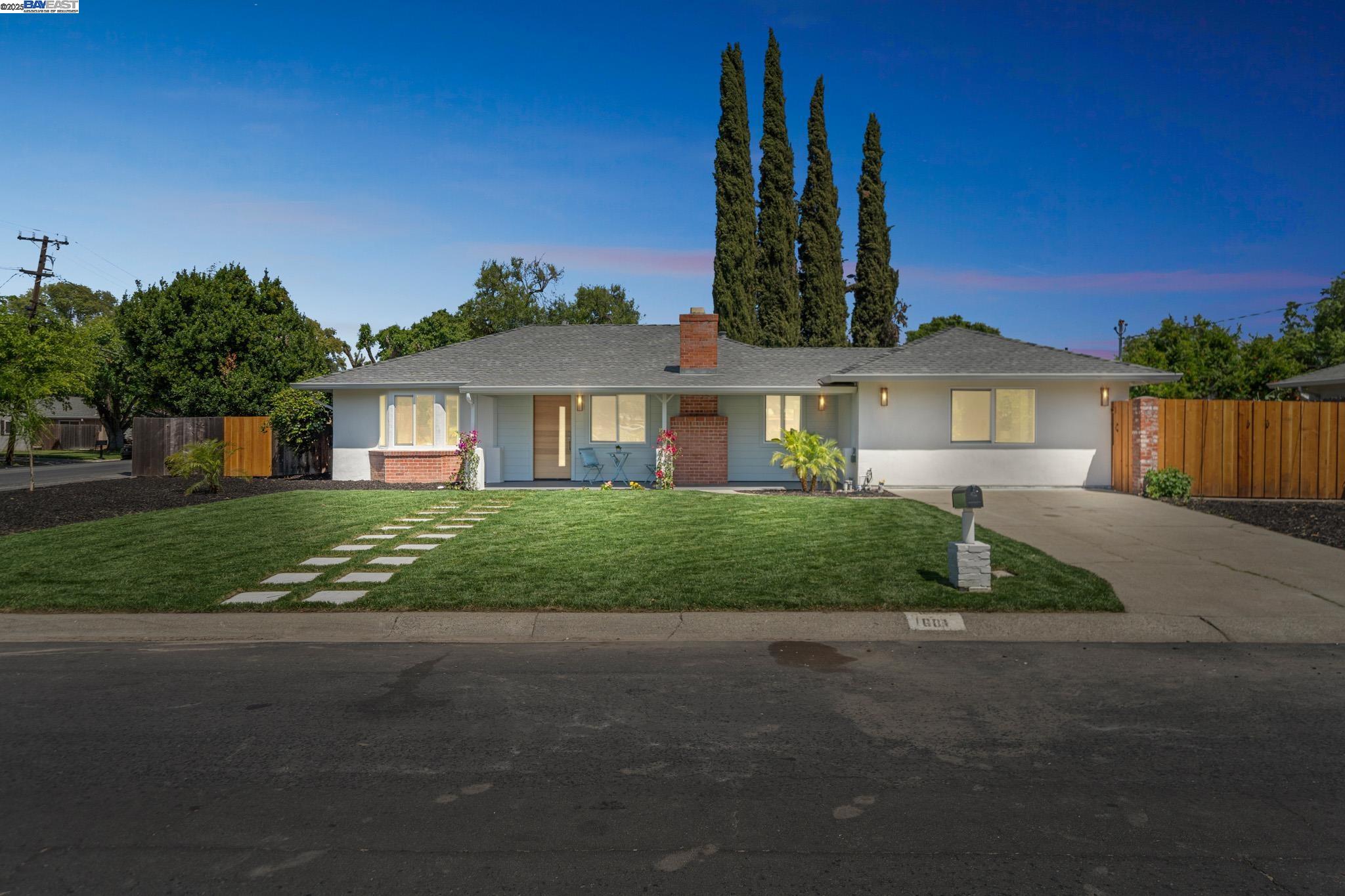Detail Gallery Image 2 of 33 For 1601 Ruth Dr, Pleasant Hill,  CA 94523 - 4 Beds | 2 Baths