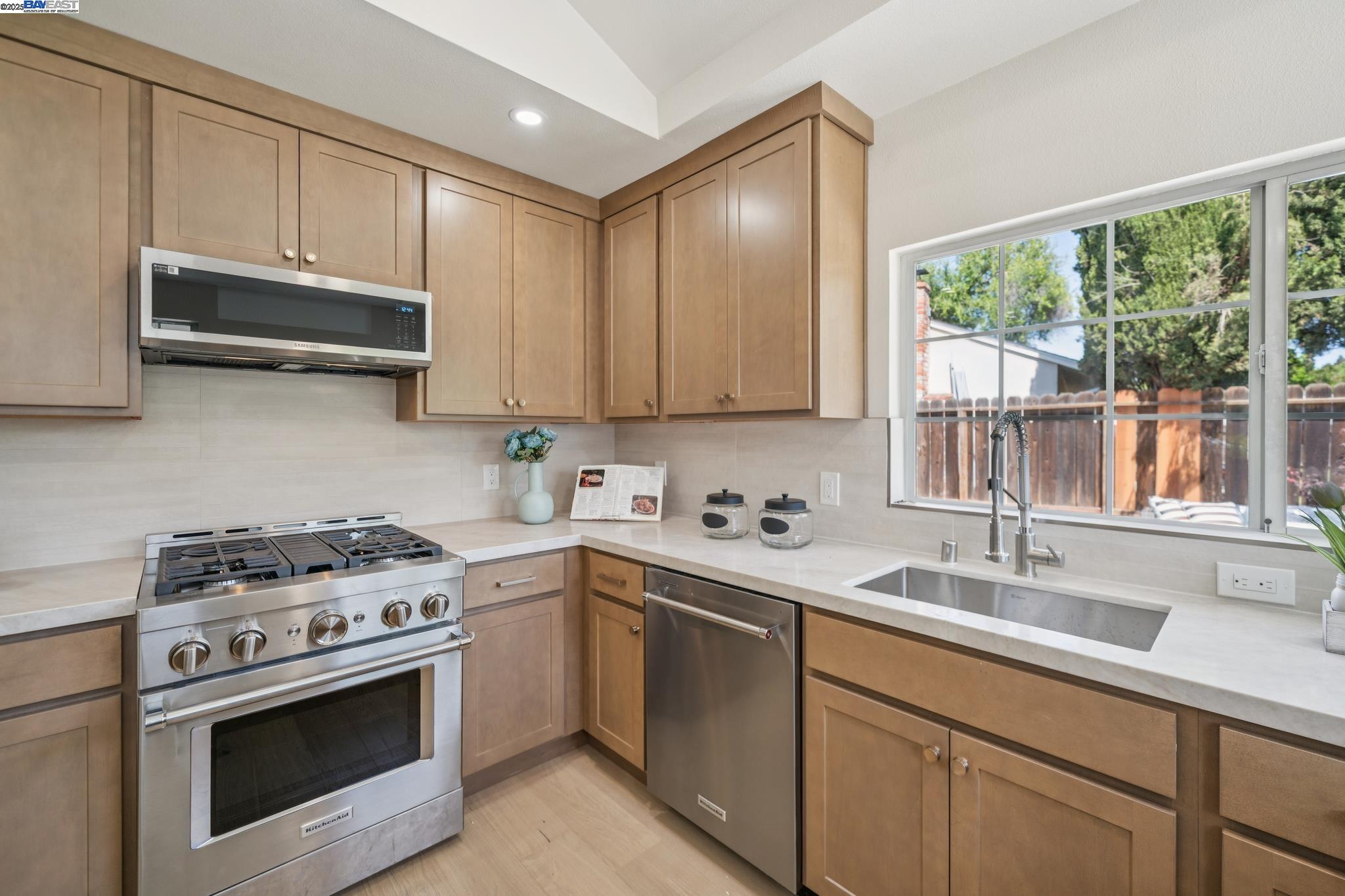 Detail Gallery Image 13 of 33 For 1601 Ruth Dr, Pleasant Hill,  CA 94523 - 4 Beds | 2 Baths