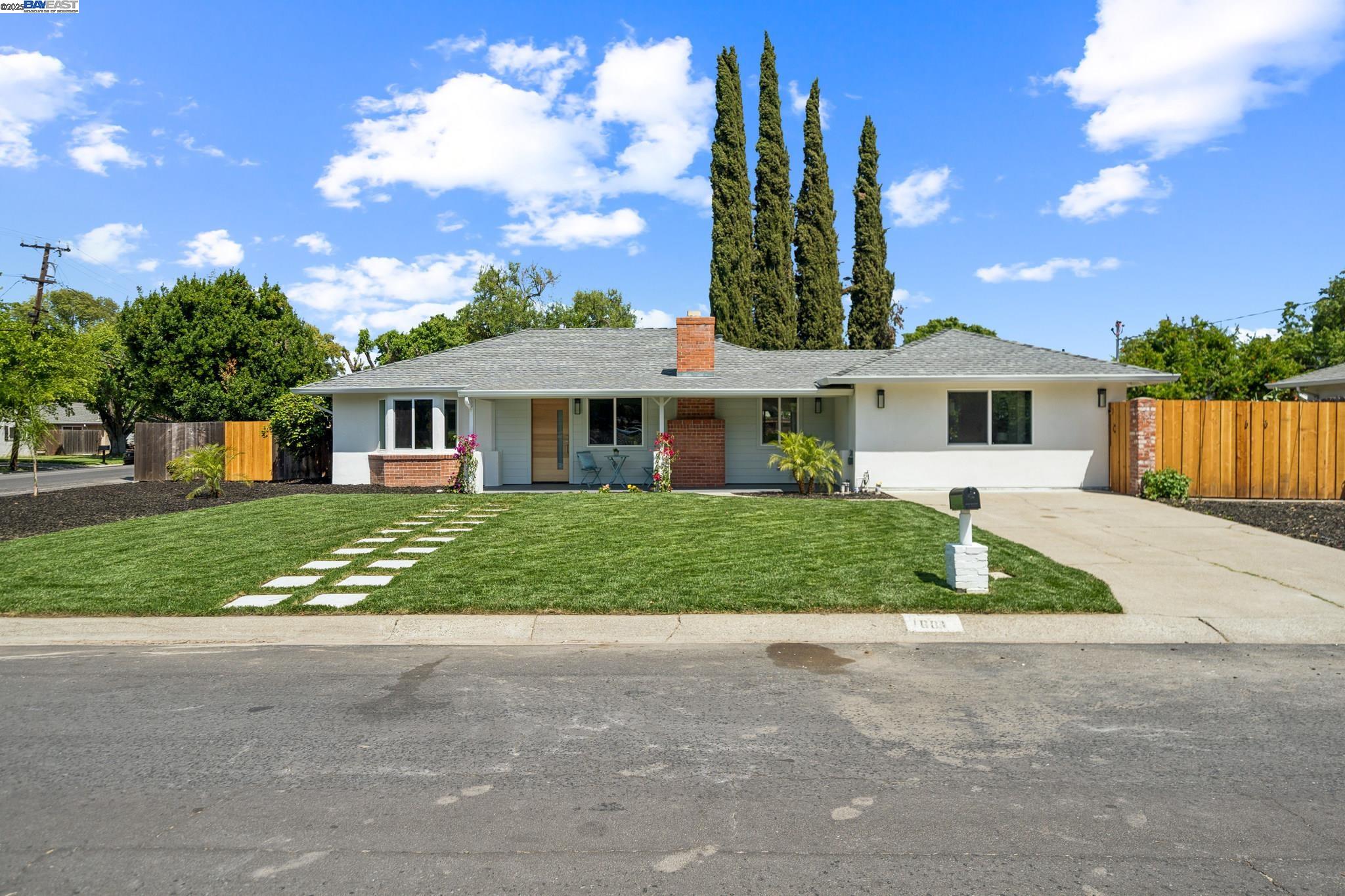 Detail Gallery Image 3 of 33 For 1601 Ruth Dr, Pleasant Hill,  CA 94523 - 4 Beds | 2 Baths