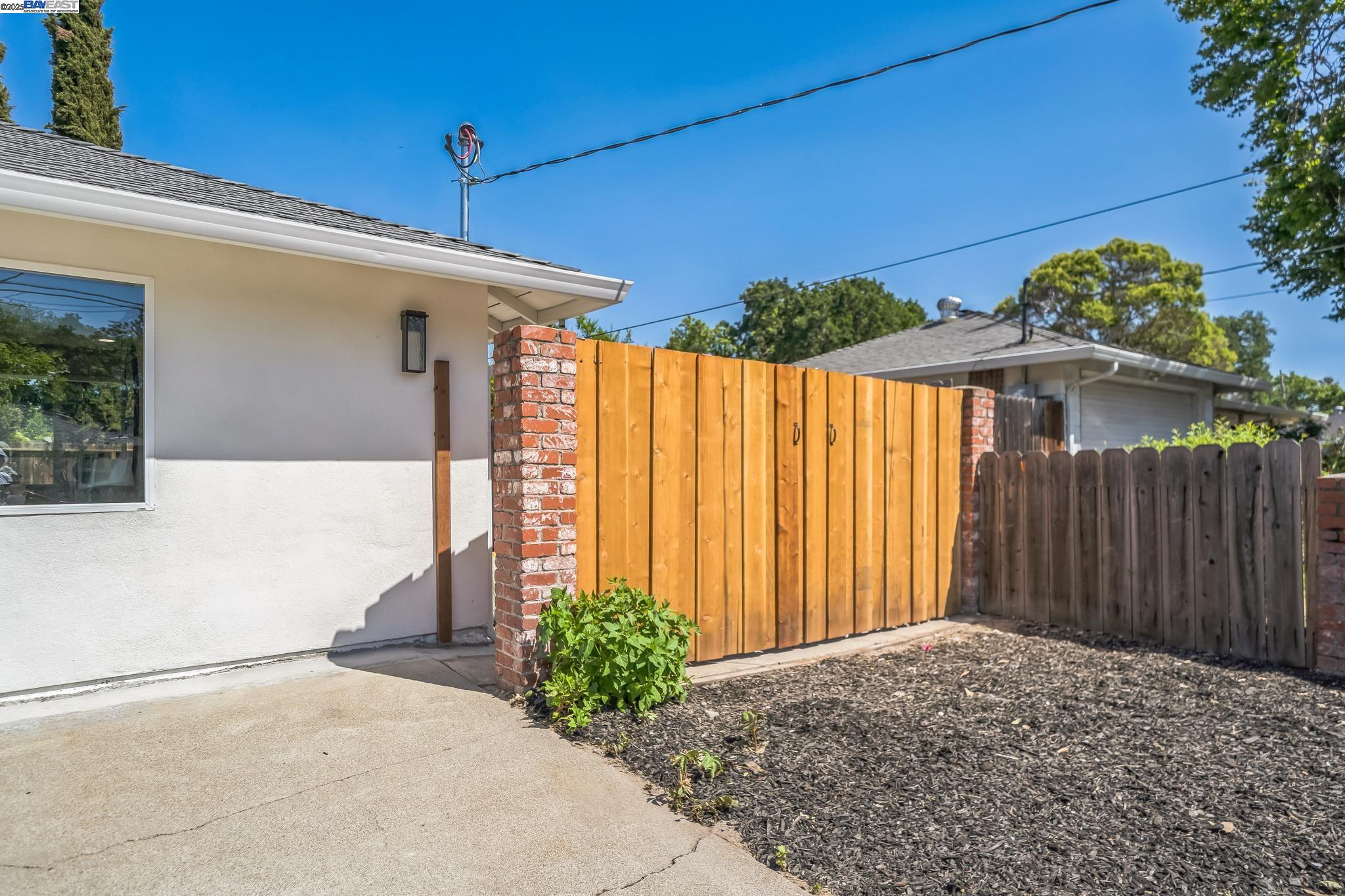 Detail Gallery Image 30 of 33 For 1601 Ruth Dr, Pleasant Hill,  CA 94523 - 4 Beds | 2 Baths