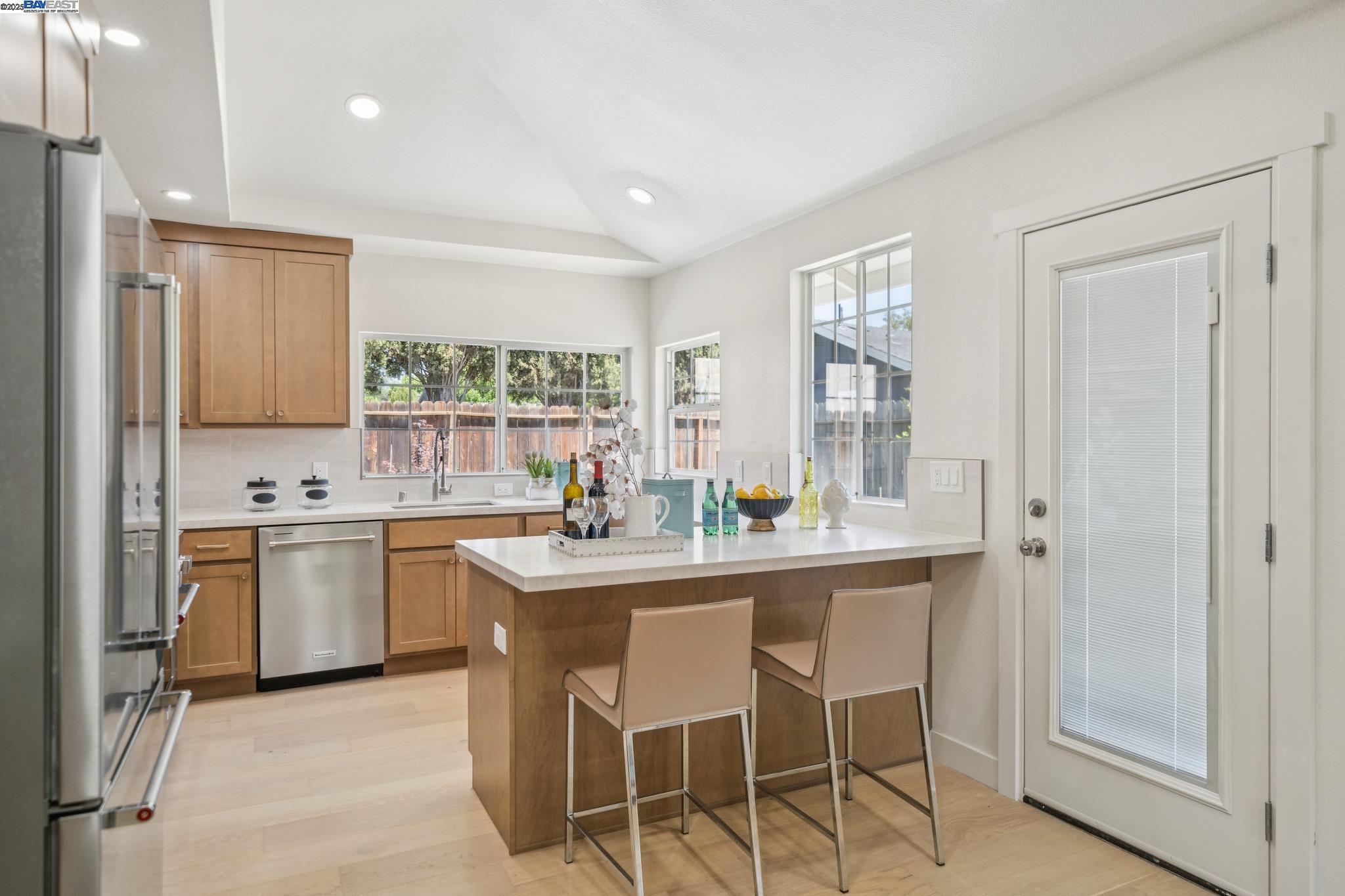 Detail Gallery Image 9 of 33 For 1601 Ruth Dr, Pleasant Hill,  CA 94523 - 4 Beds | 2 Baths