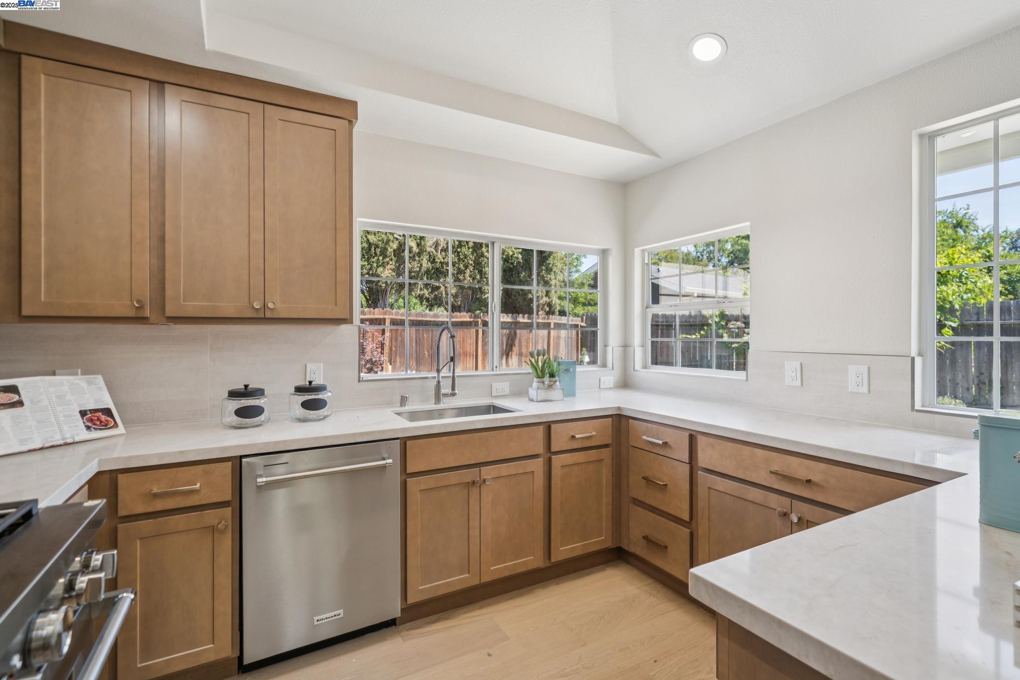 Detail Gallery Image 10 of 33 For 1601 Ruth Dr, Pleasant Hill,  CA 94523 - 4 Beds | 2 Baths