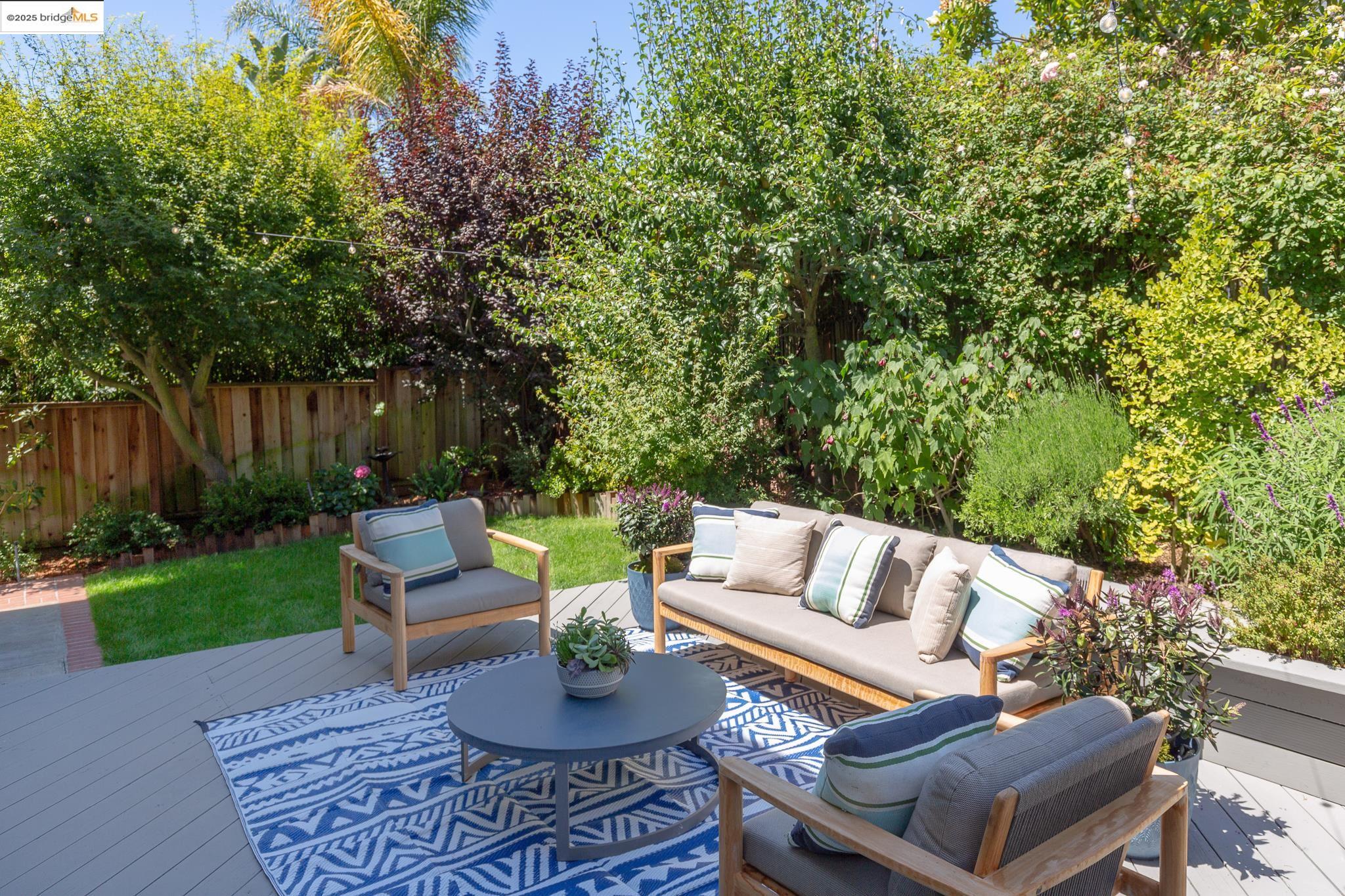 Detail Gallery Image 11 of 53 For 2773 Argyle Street, Oakland,  CA 94602 - 5 Beds | 3 Baths