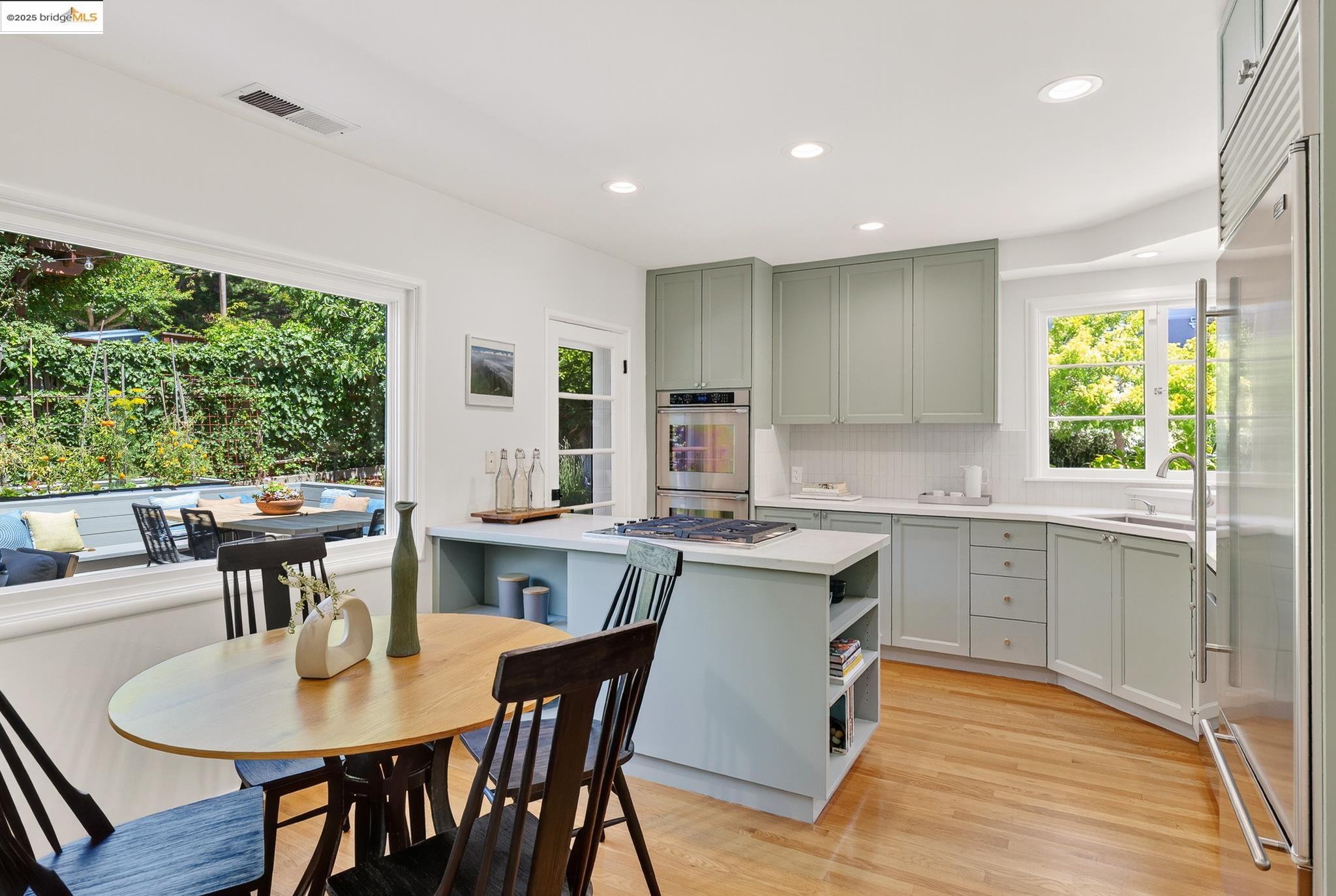 Detail Gallery Image 12 of 53 For 2773 Argyle Street, Oakland,  CA 94602 - 5 Beds | 3 Baths