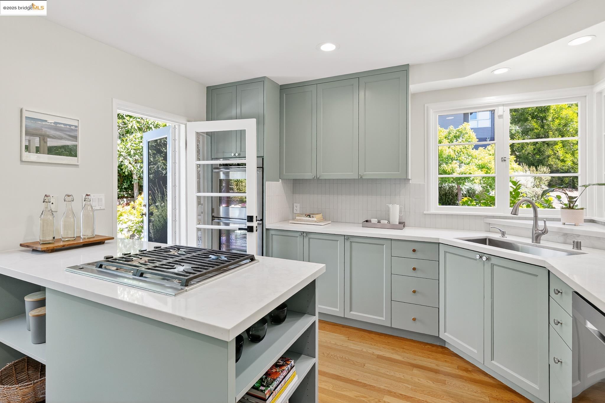 Detail Gallery Image 14 of 53 For 2773 Argyle Street, Oakland,  CA 94602 - 5 Beds | 3 Baths
