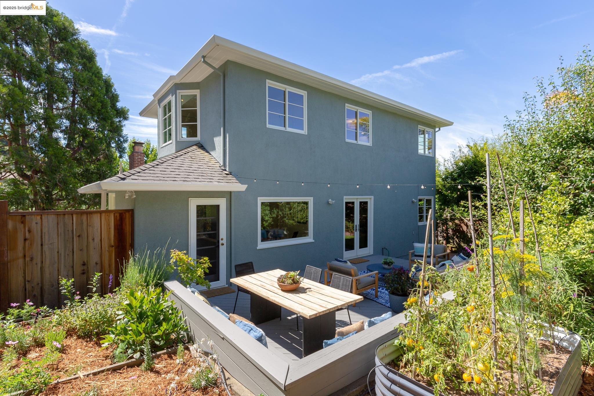 Detail Gallery Image 18 of 53 For 2773 Argyle Street, Oakland,  CA 94602 - 5 Beds | 3 Baths