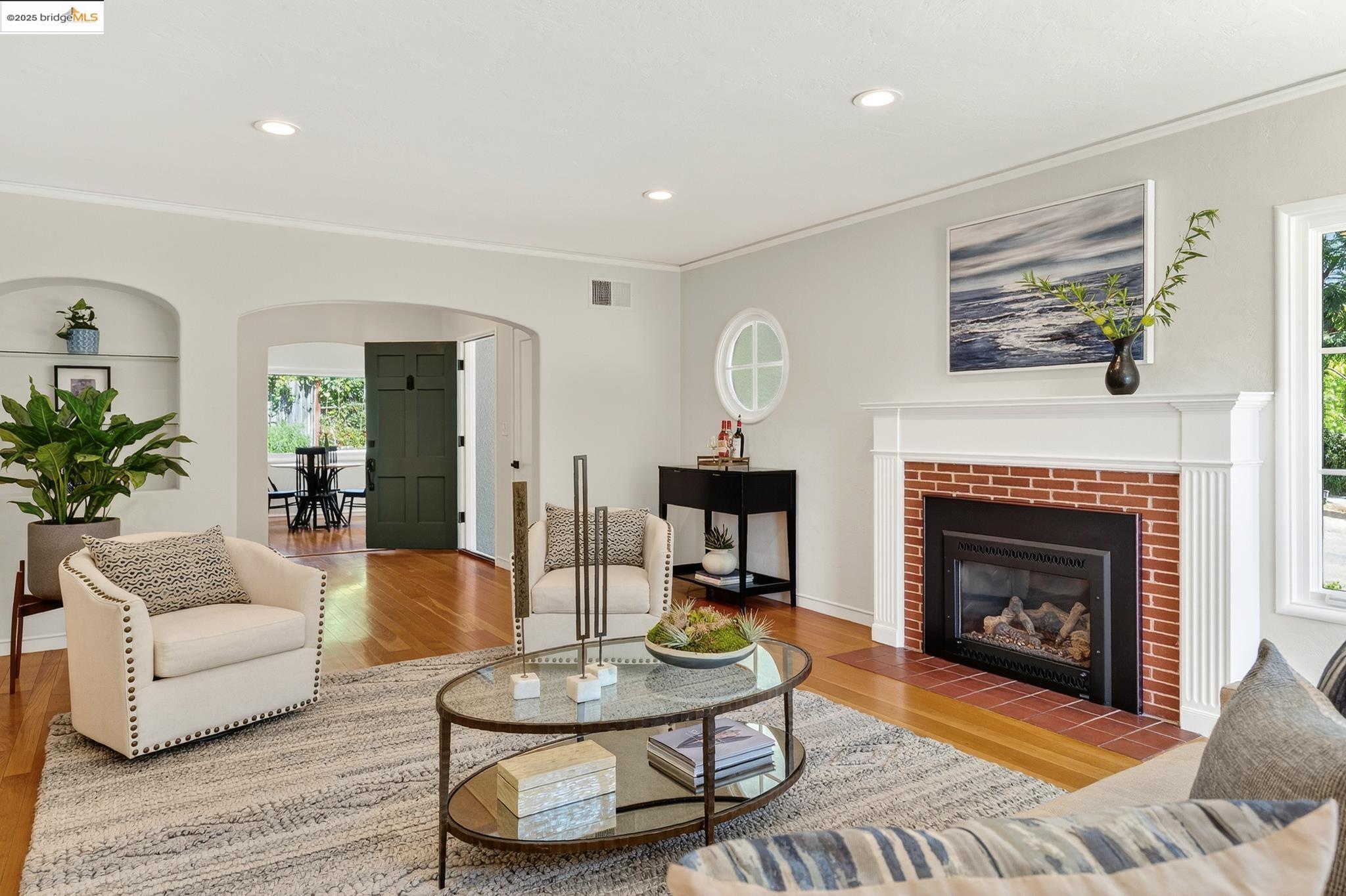 Detail Gallery Image 3 of 53 For 2773 Argyle Street, Oakland,  CA 94602 - 5 Beds | 3 Baths