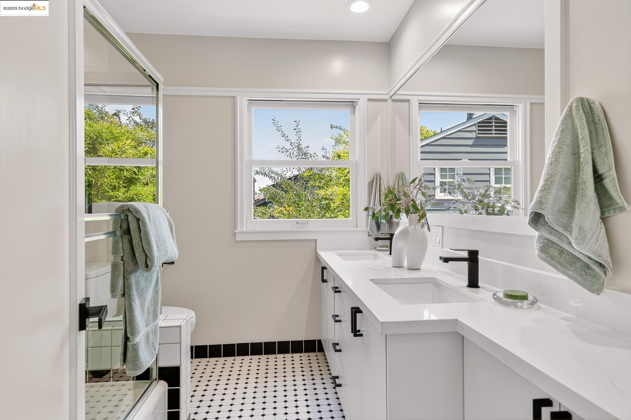 Detail Gallery Image 32 of 53 For 2773 Argyle Street, Oakland,  CA 94602 - 5 Beds | 3 Baths