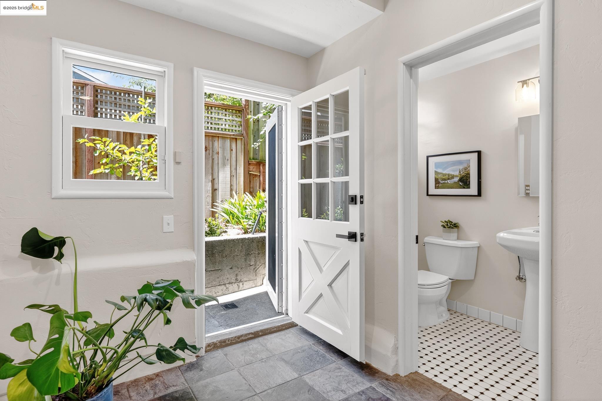 Detail Gallery Image 38 of 53 For 2773 Argyle Street, Oakland,  CA 94602 - 5 Beds | 3 Baths