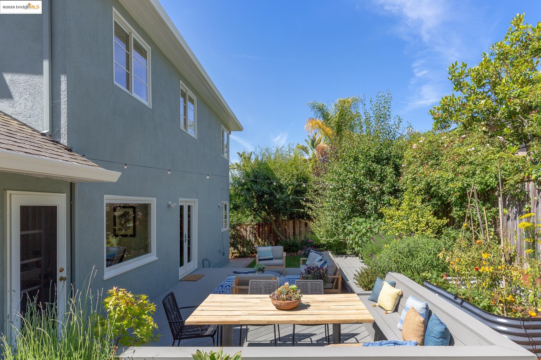 Detail Gallery Image 39 of 53 For 2773 Argyle Street, Oakland,  CA 94602 - 5 Beds | 3 Baths