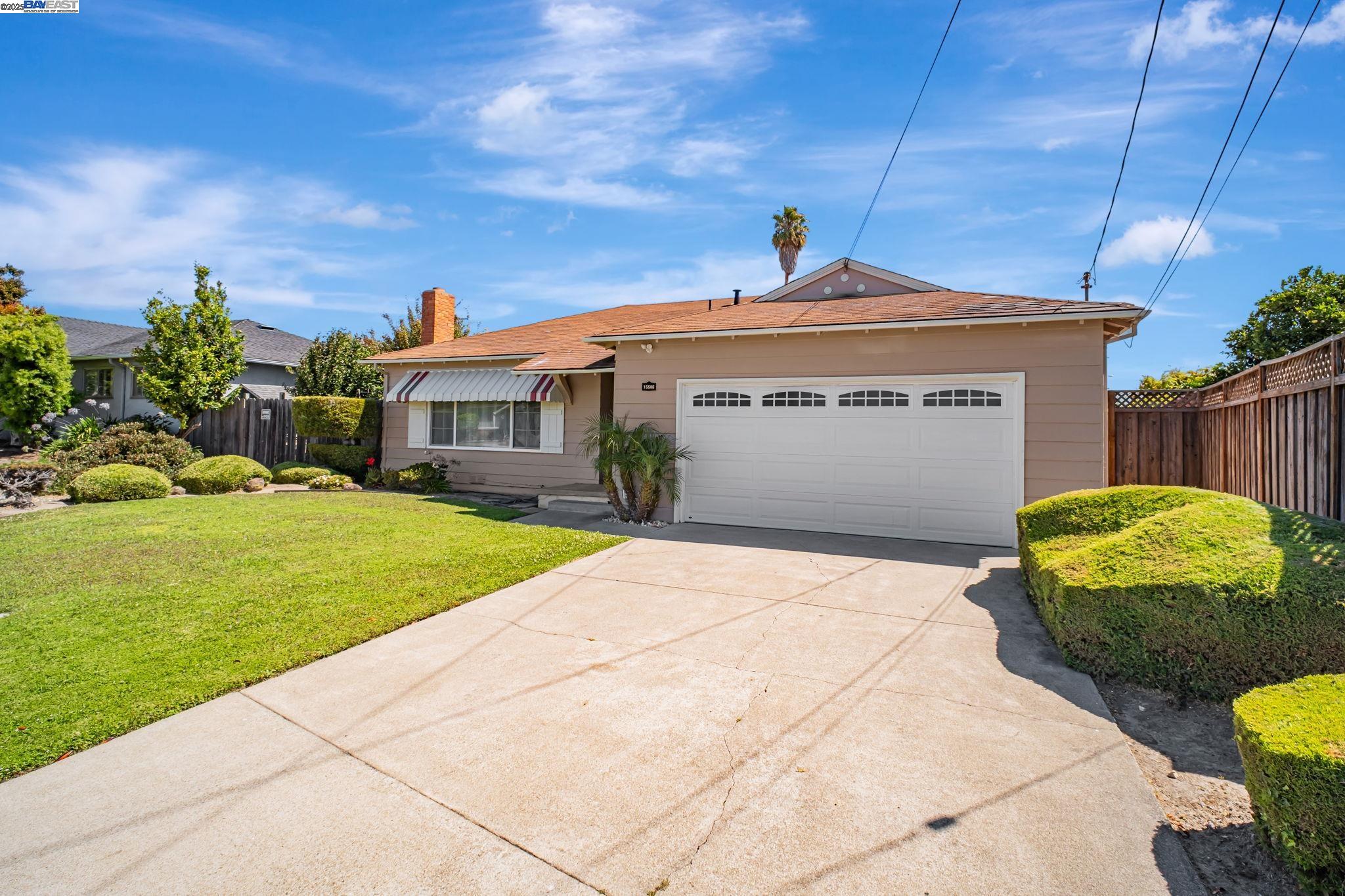 Detail Gallery Image 2 of 26 For 15586 via Madeline, San Lorenzo,  CA 94580 - 3 Beds | 2 Baths