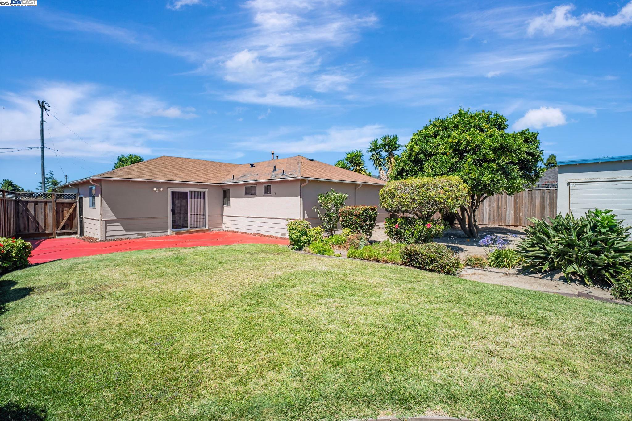 Detail Gallery Image 20 of 26 For 15586 via Madeline, San Lorenzo,  CA 94580 - 3 Beds | 2 Baths