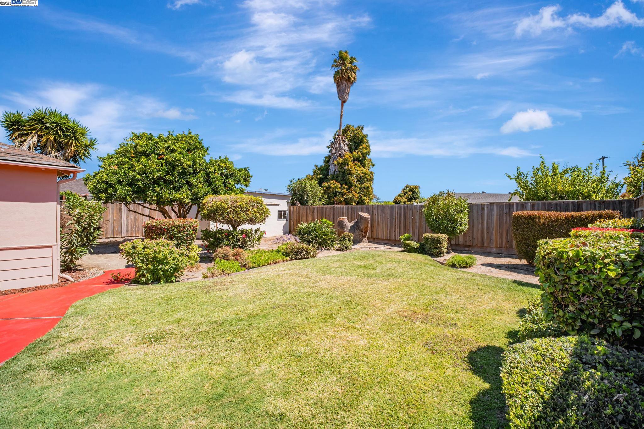 Detail Gallery Image 21 of 26 For 15586 via Madeline, San Lorenzo,  CA 94580 - 3 Beds | 2 Baths