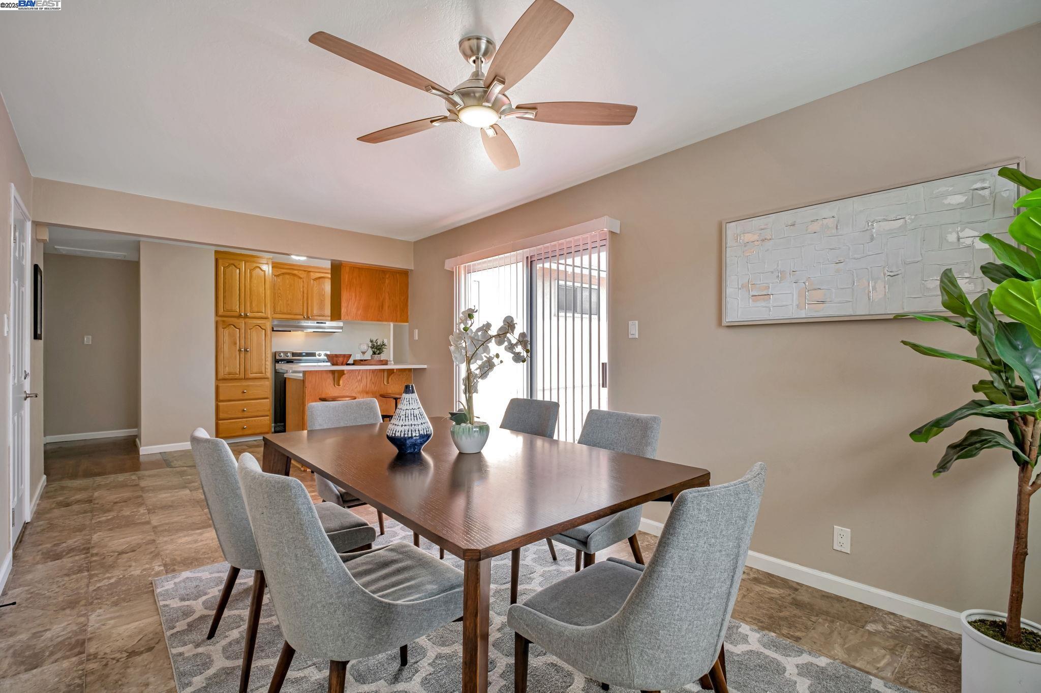 Detail Gallery Image 10 of 26 For 15586 via Madeline, San Lorenzo,  CA 94580 - 3 Beds | 2 Baths