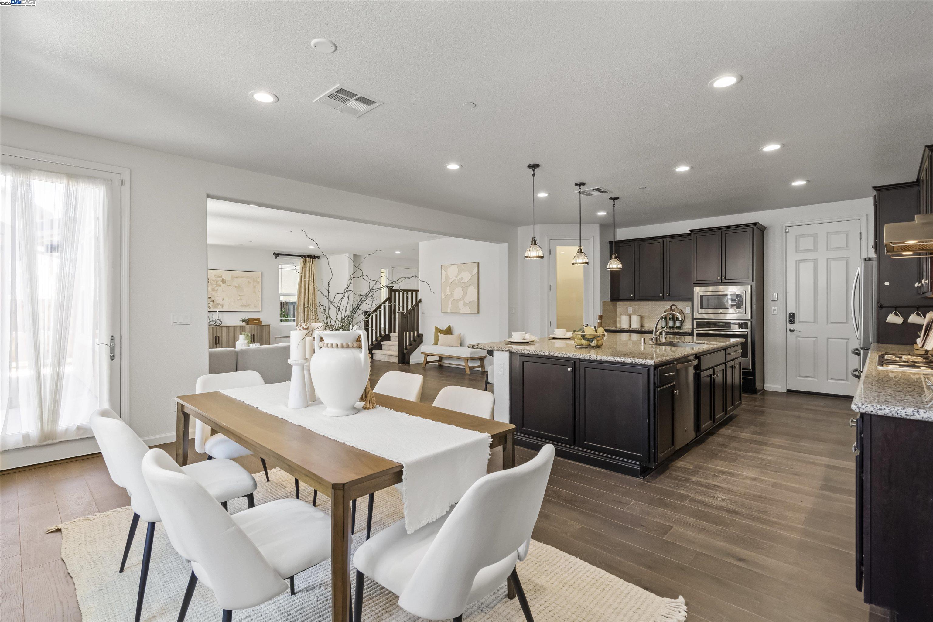 Detail Gallery Image 14 of 52 For 575 W Strauss Dr, Mountain House,  CA 95391 - 5 Beds | 4/1 Baths