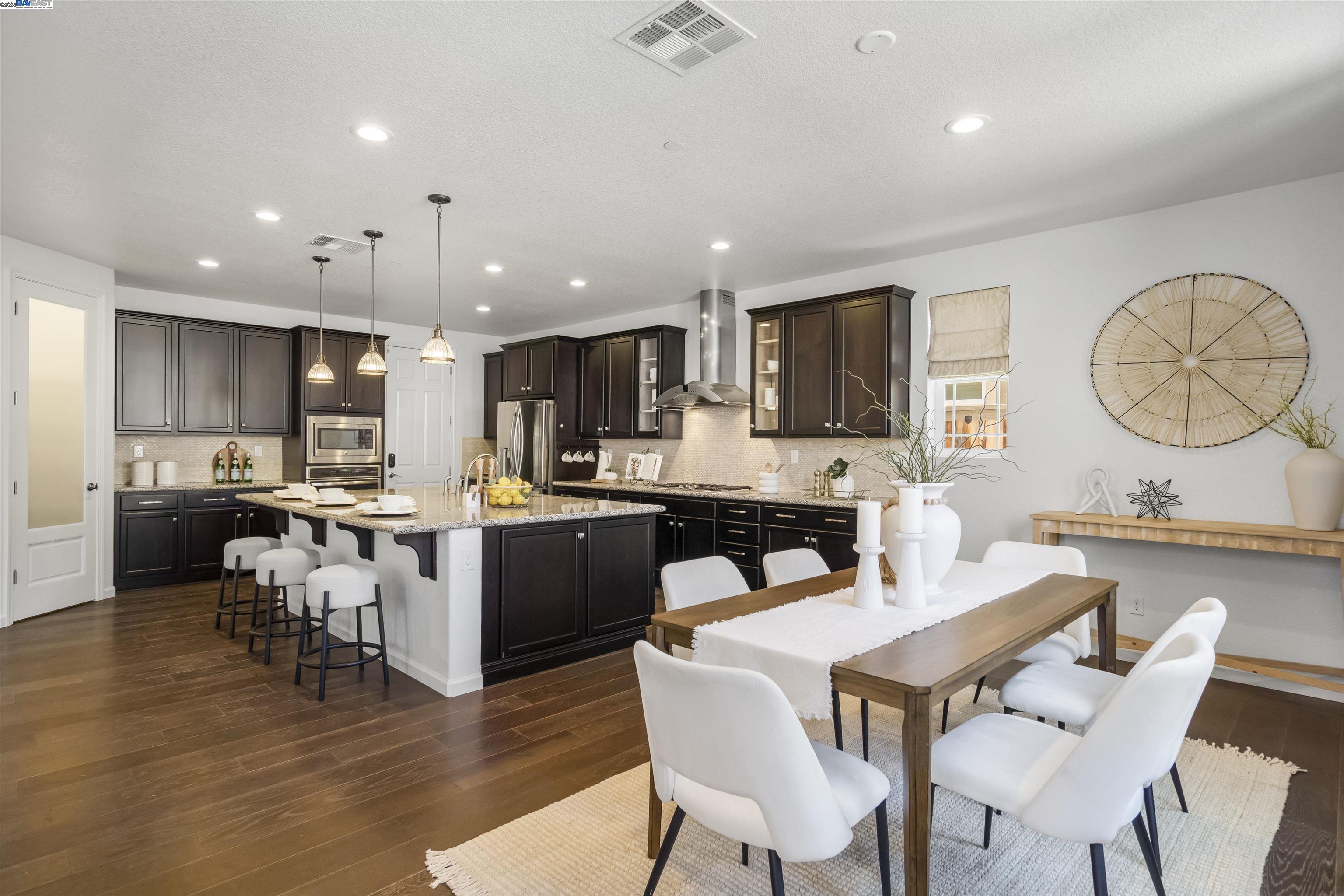 Detail Gallery Image 15 of 52 For 575 W Strauss Dr, Mountain House,  CA 95391 - 5 Beds | 4/1 Baths