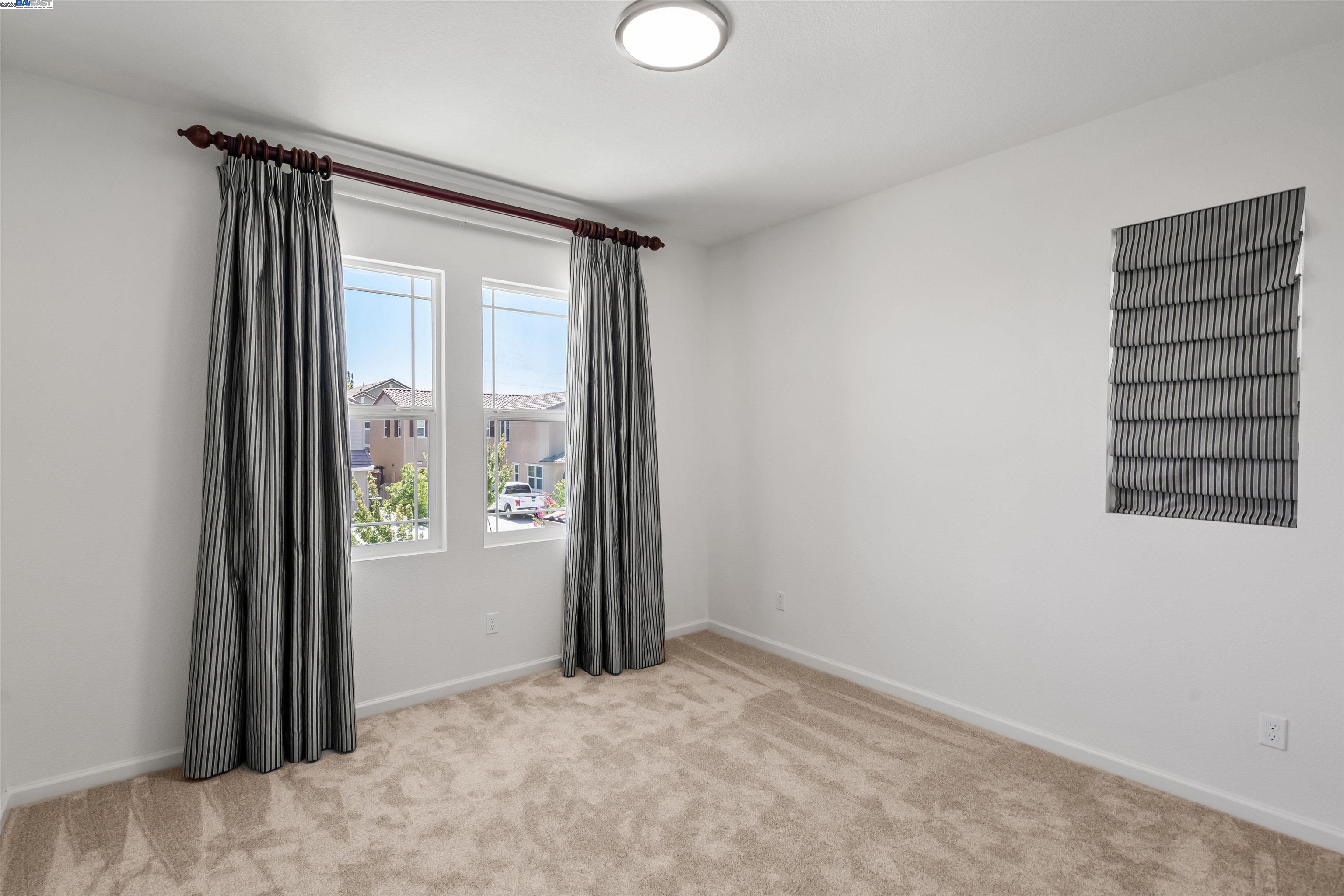 Detail Gallery Image 38 of 52 For 575 W Strauss Dr, Mountain House,  CA 95391 - 5 Beds | 4/1 Baths