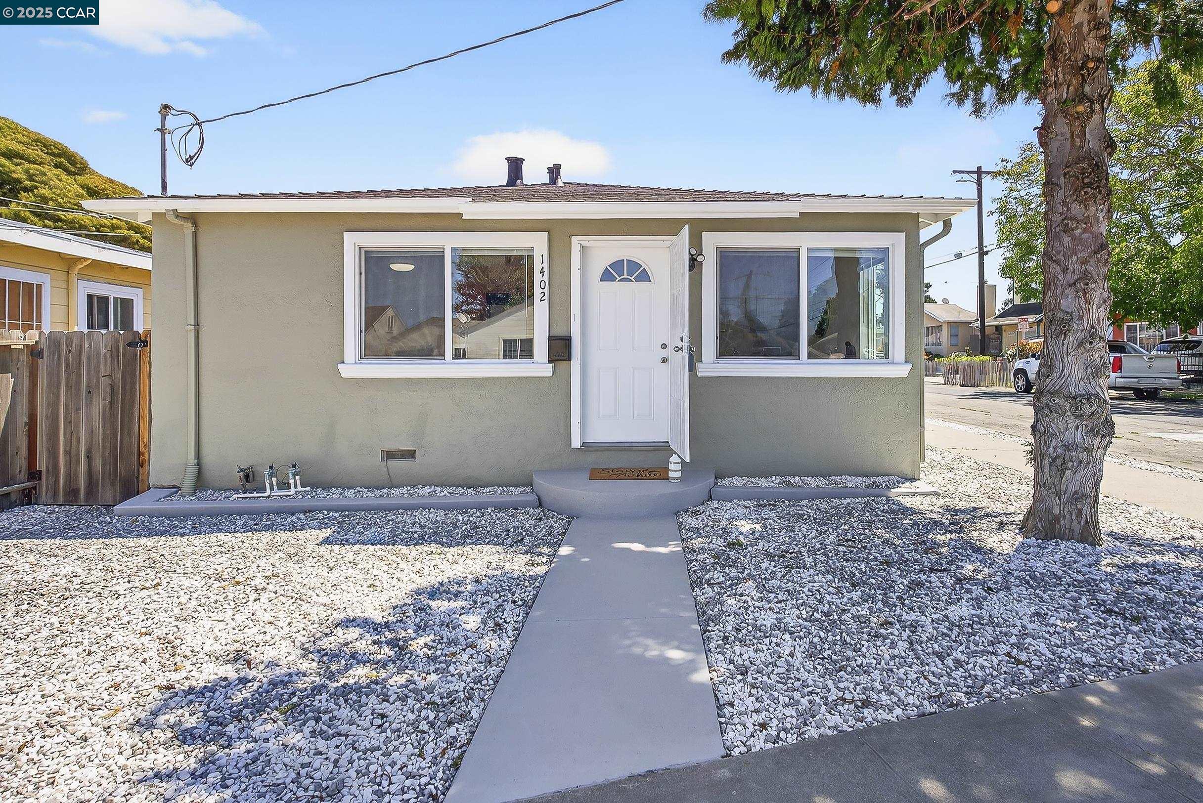 Detail Gallery Image 1 of 40 For 1402 25th St, Richmond,  CA 94806 - 2 Beds | 1 Baths