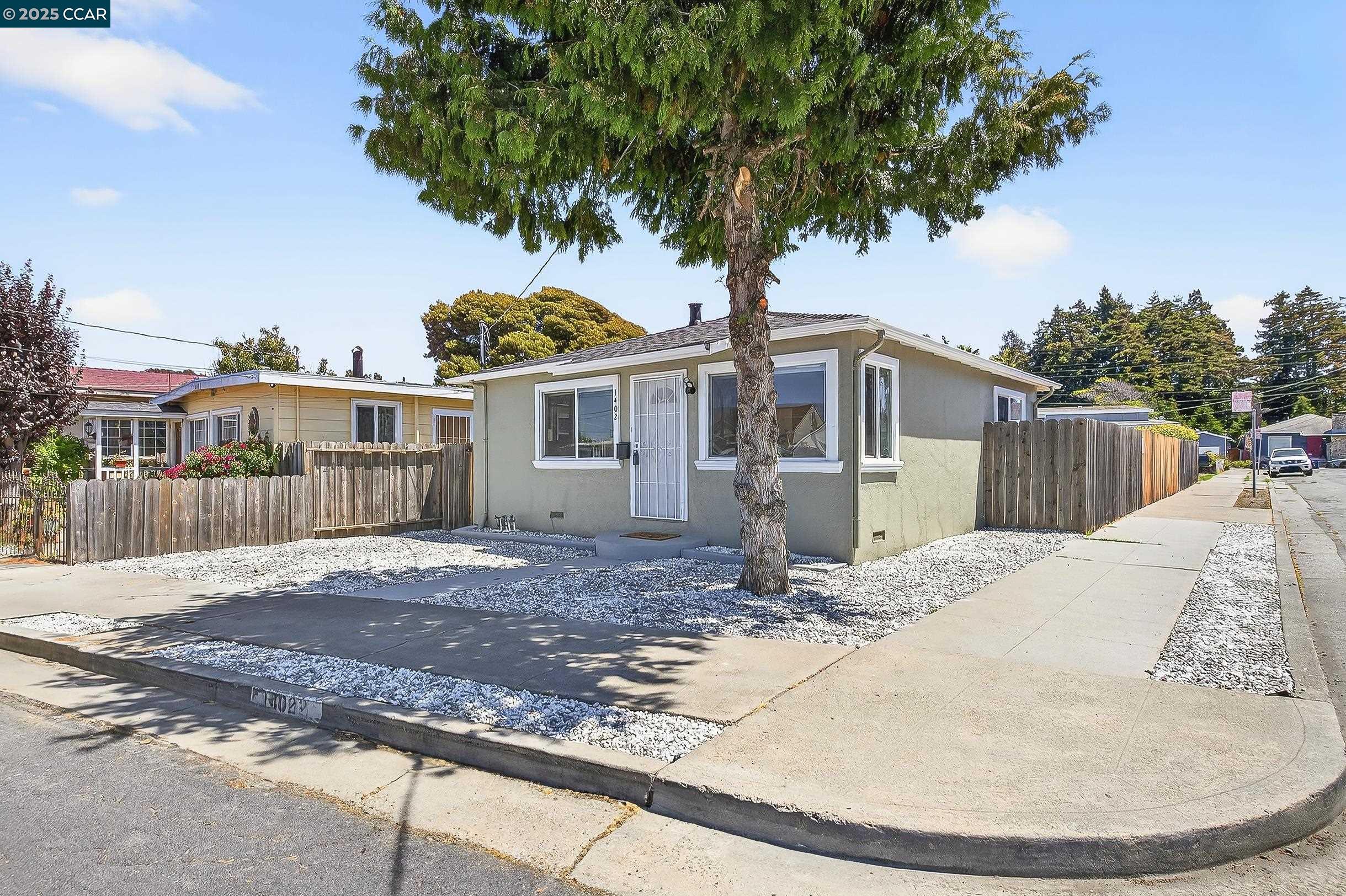 Detail Gallery Image 2 of 40 For 1402 25th St, Richmond,  CA 94806 - 2 Beds | 1 Baths