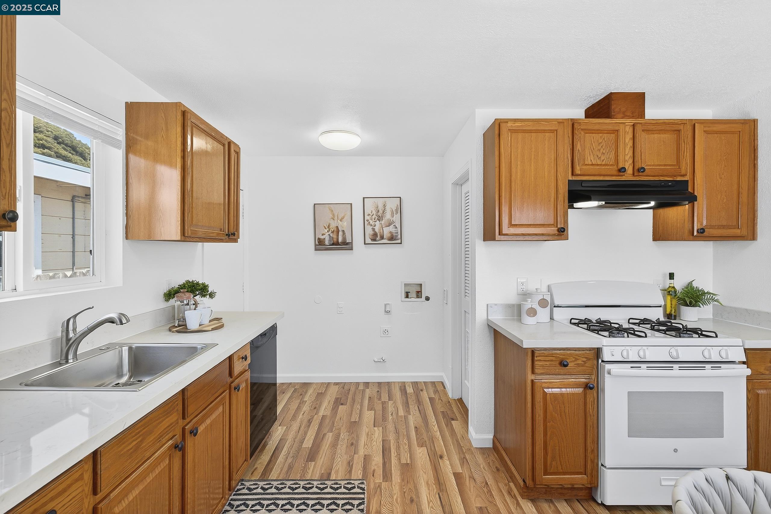 Detail Gallery Image 15 of 40 For 1402 25th St, Richmond,  CA 94806 - 2 Beds | 1 Baths