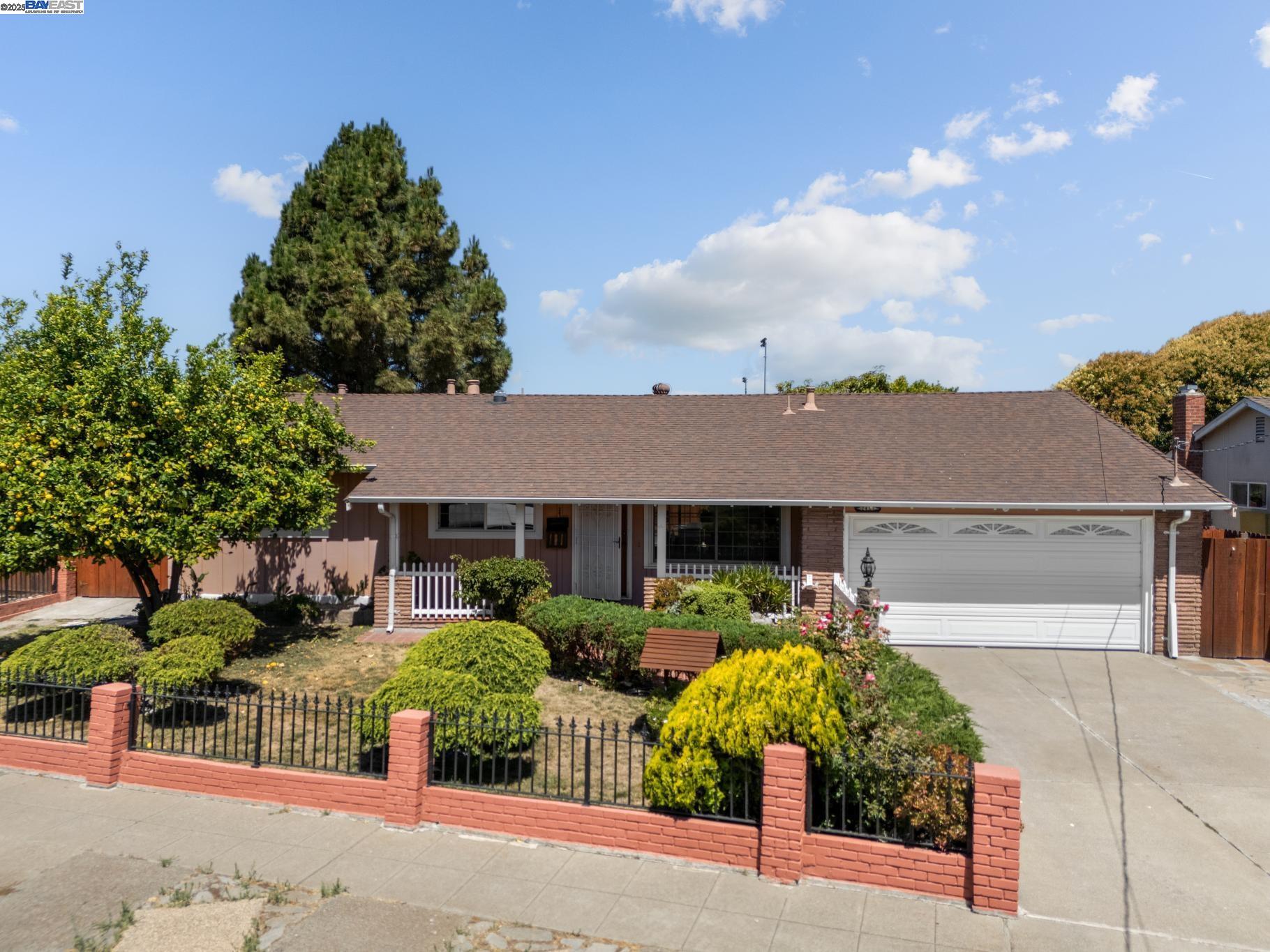 Detail Gallery Image 1 of 1 For 2435 Catalpa Way, Hayward,  CA 94545 - 3 Beds | 1/1 Baths