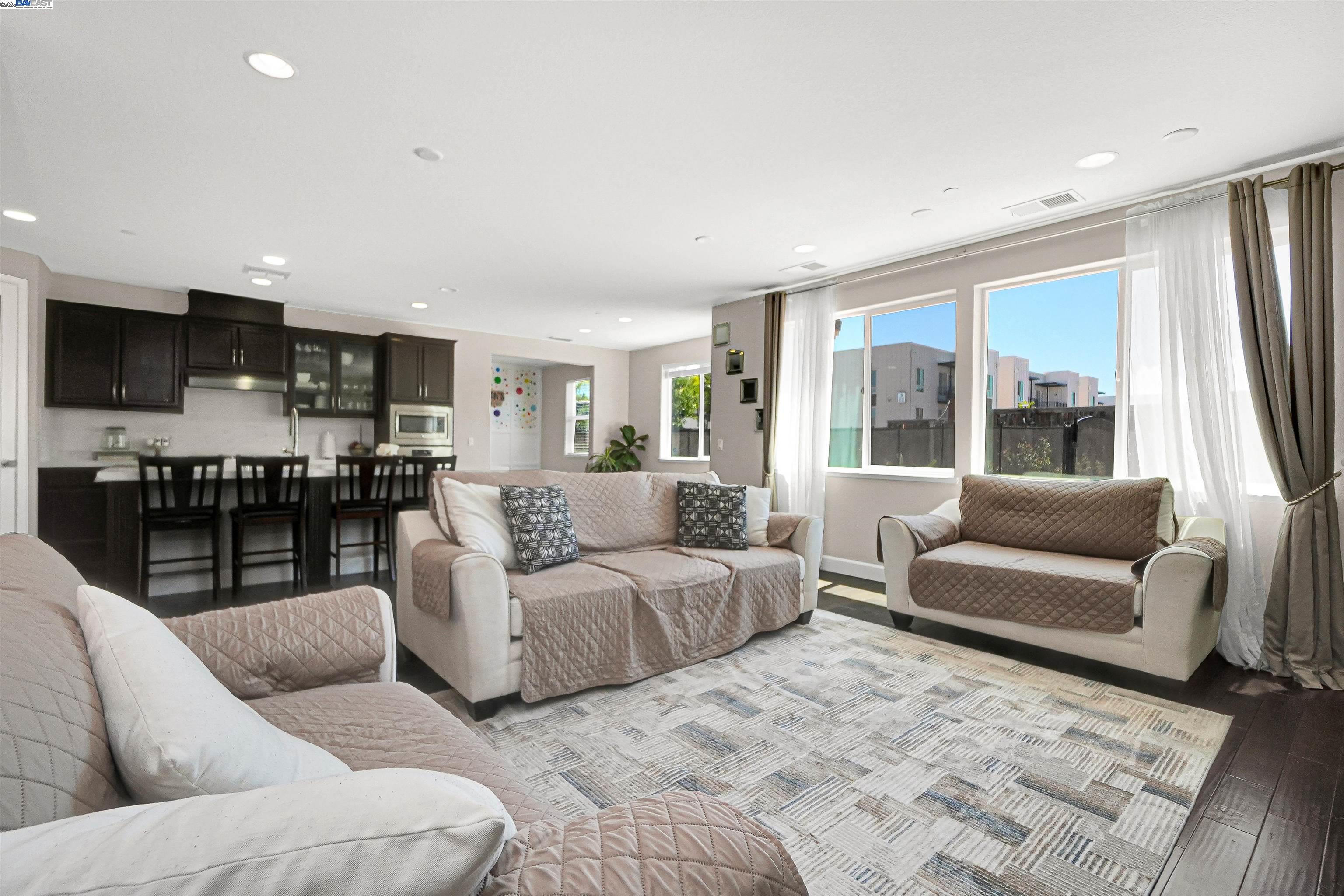 Detail Gallery Image 15 of 56 For 484 S Derone Ln, Tracy,  CA 95376 - 4 Beds | 3 Baths