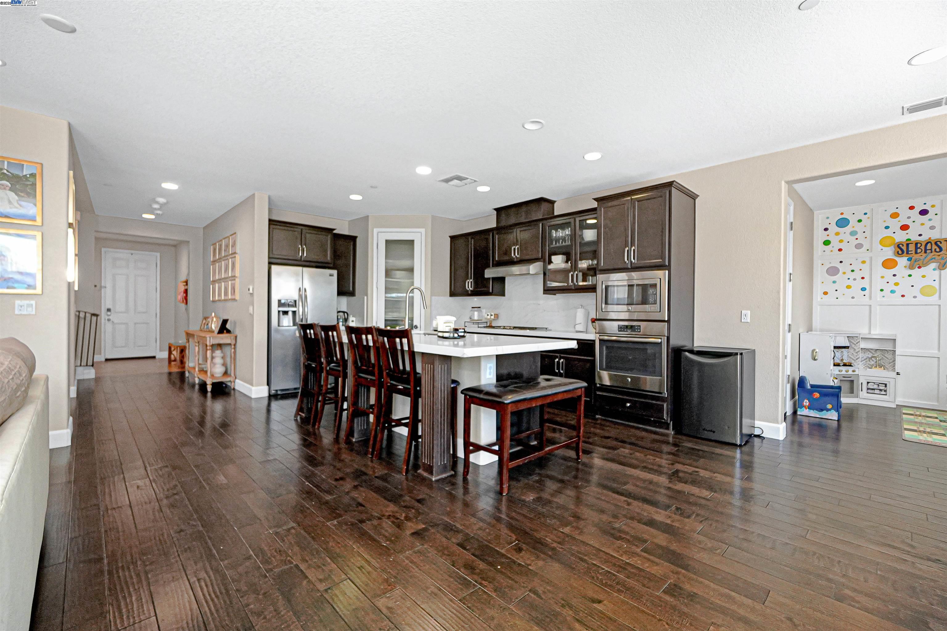 Detail Gallery Image 17 of 56 For 484 S Derone Ln, Tracy,  CA 95376 - 4 Beds | 3 Baths