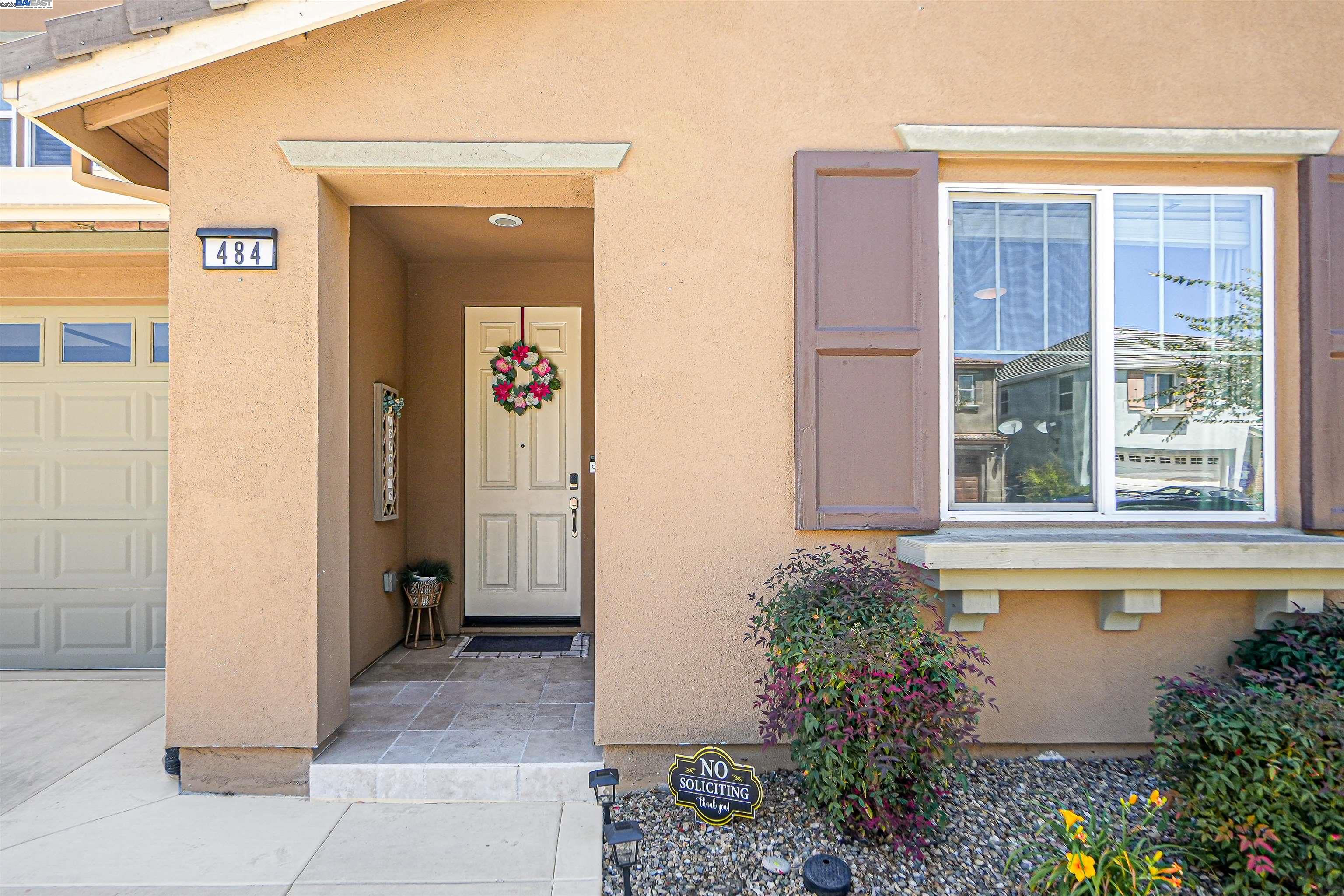Detail Gallery Image 4 of 56 For 484 S Derone Ln, Tracy,  CA 95376 - 4 Beds | 3 Baths