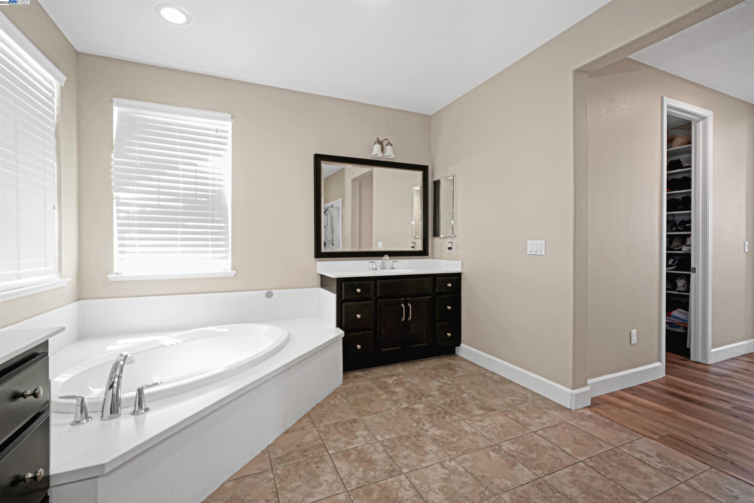 Detail Gallery Image 41 of 56 For 484 S Derone Ln, Tracy,  CA 95376 - 4 Beds | 3 Baths